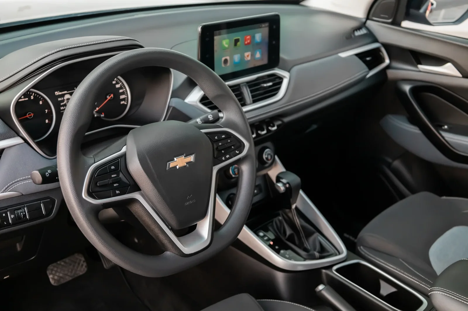 Kiralık Chevrolet Captiva  Siyah 2023 içinde Abu Dhabi - 4 