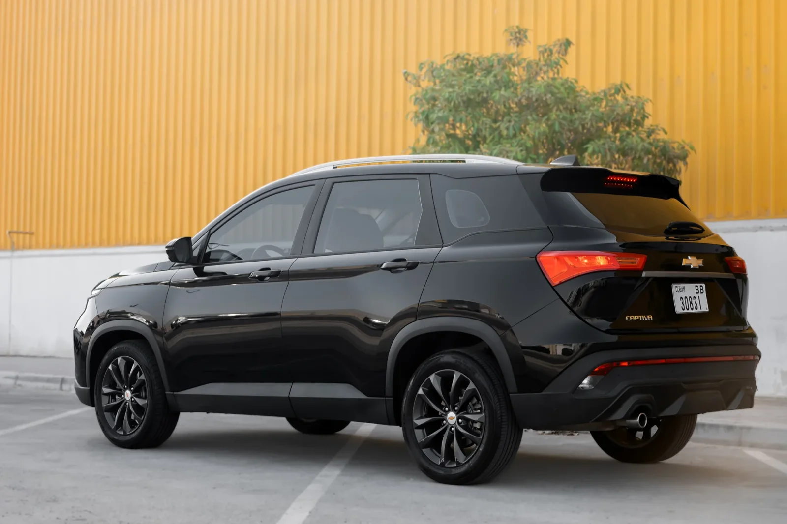Kiralık Chevrolet Captiva  Siyah 2023 içinde Abu Dhabi - 10 