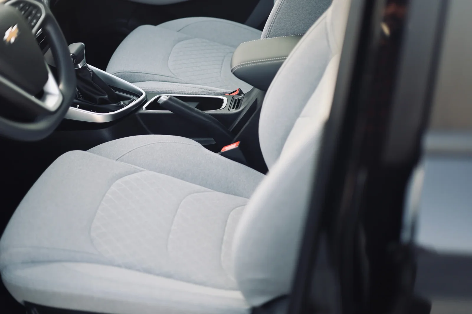 Kiralık Chevrolet Captiva  Siyah 2024 içinde Abu Dhabi - 4 