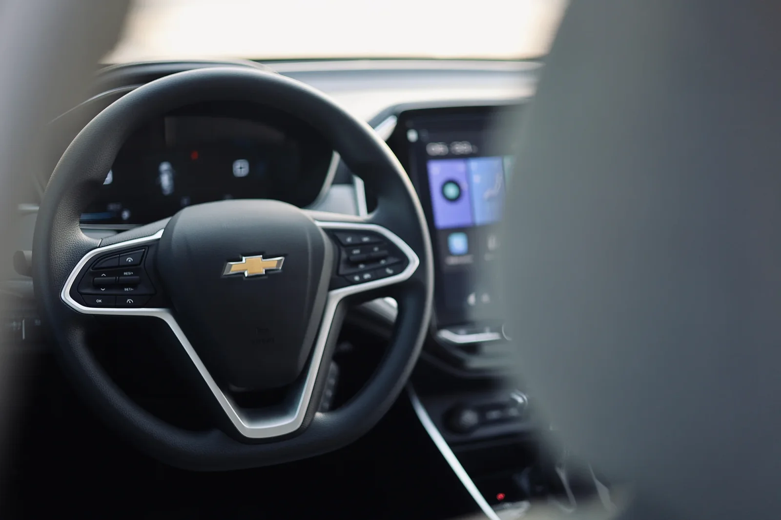 Kiralık Chevrolet Captiva  Siyah 2024 içinde Abu Dhabi - 7 