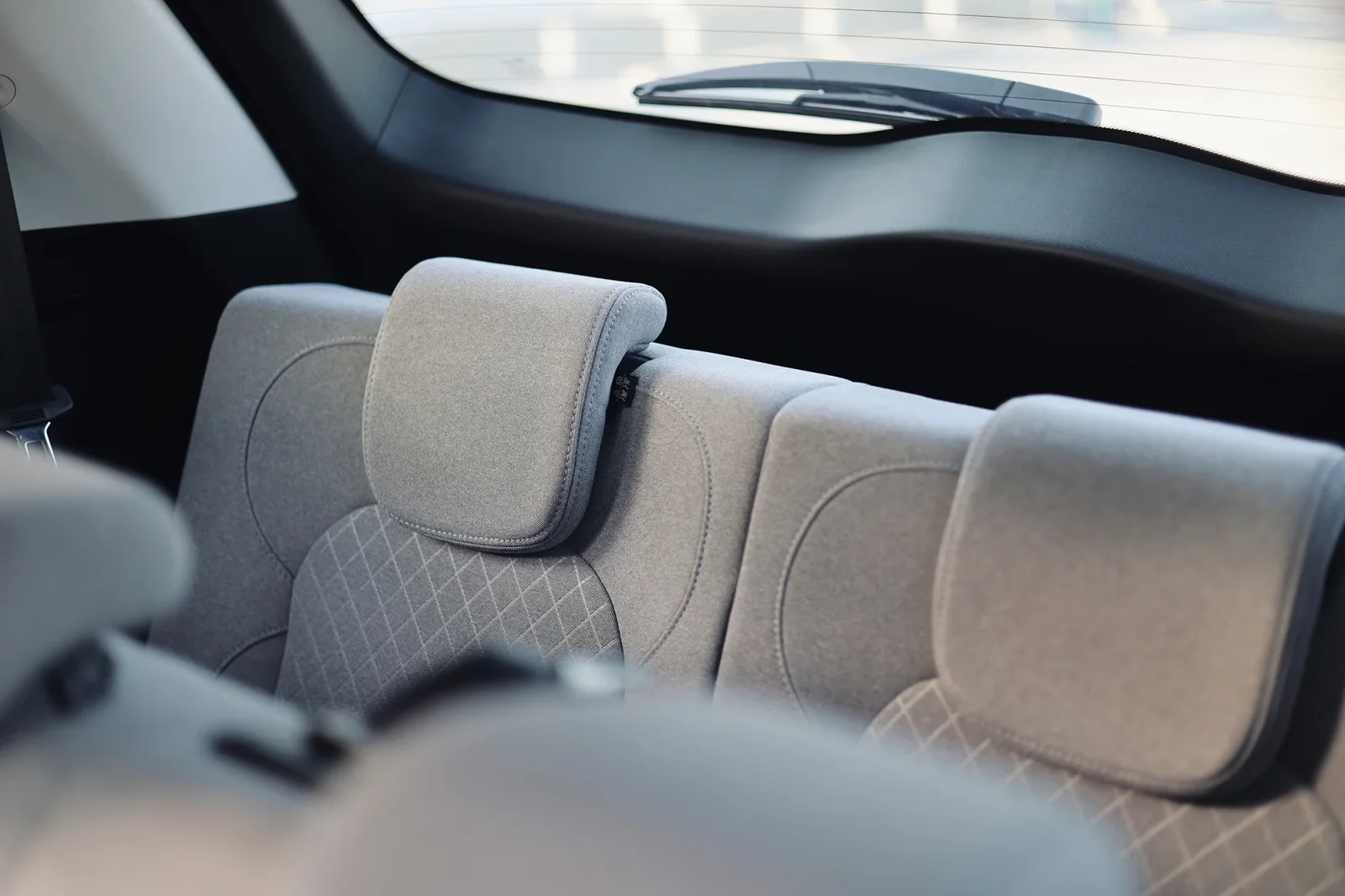 Kiralık Chevrolet Captiva  Siyah 2024 içinde Abu Dhabi - 6 