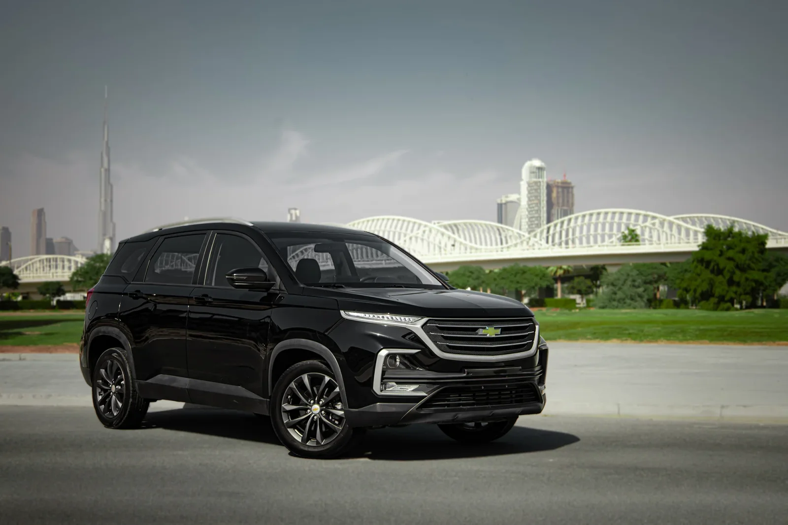 Kiralık Chevrolet Captiva  Siyah 2023 içinde Abu Dhabi