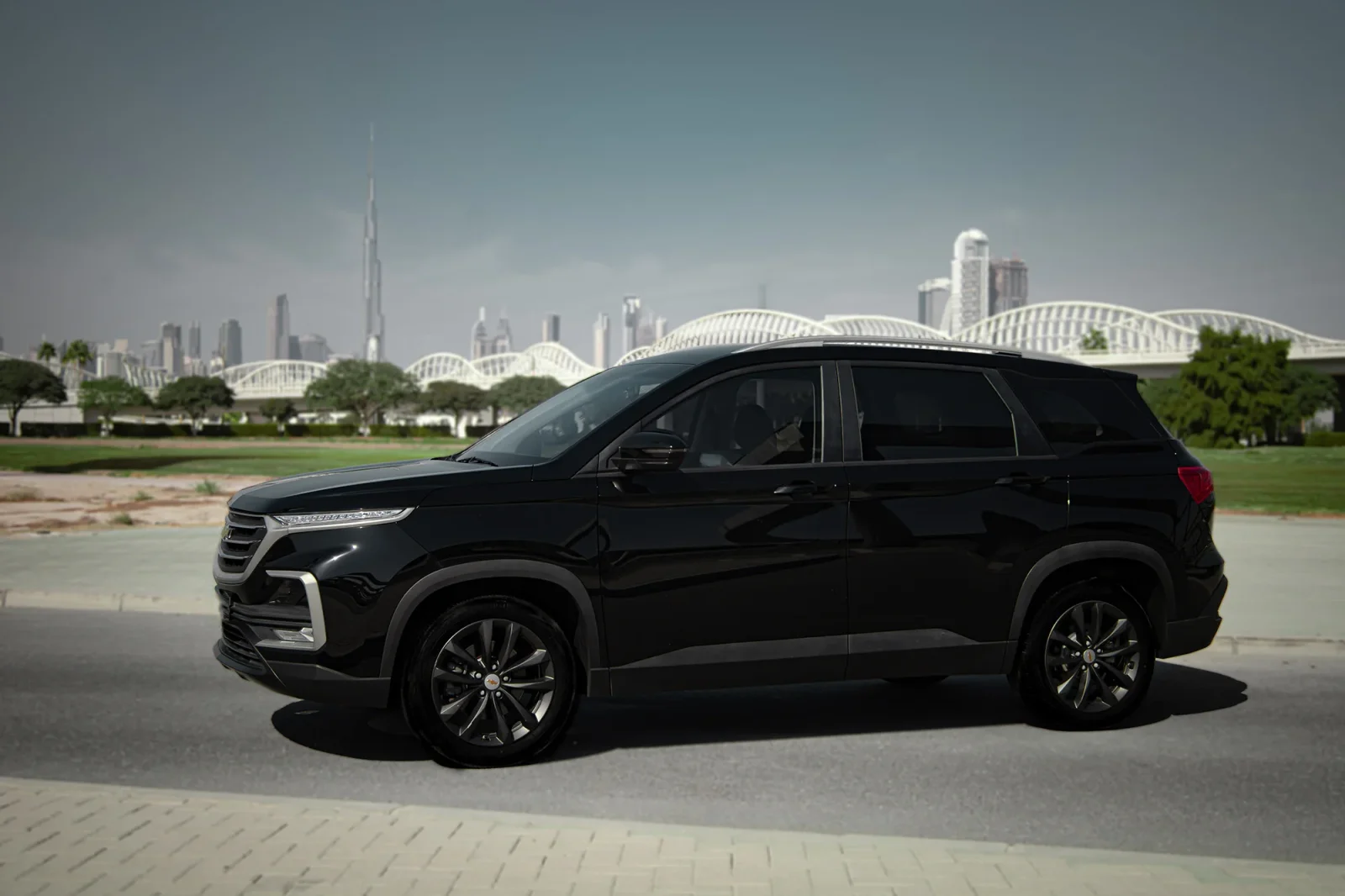 Kiralık Chevrolet Captiva  Siyah 2023 içinde Abu Dhabi - 13 