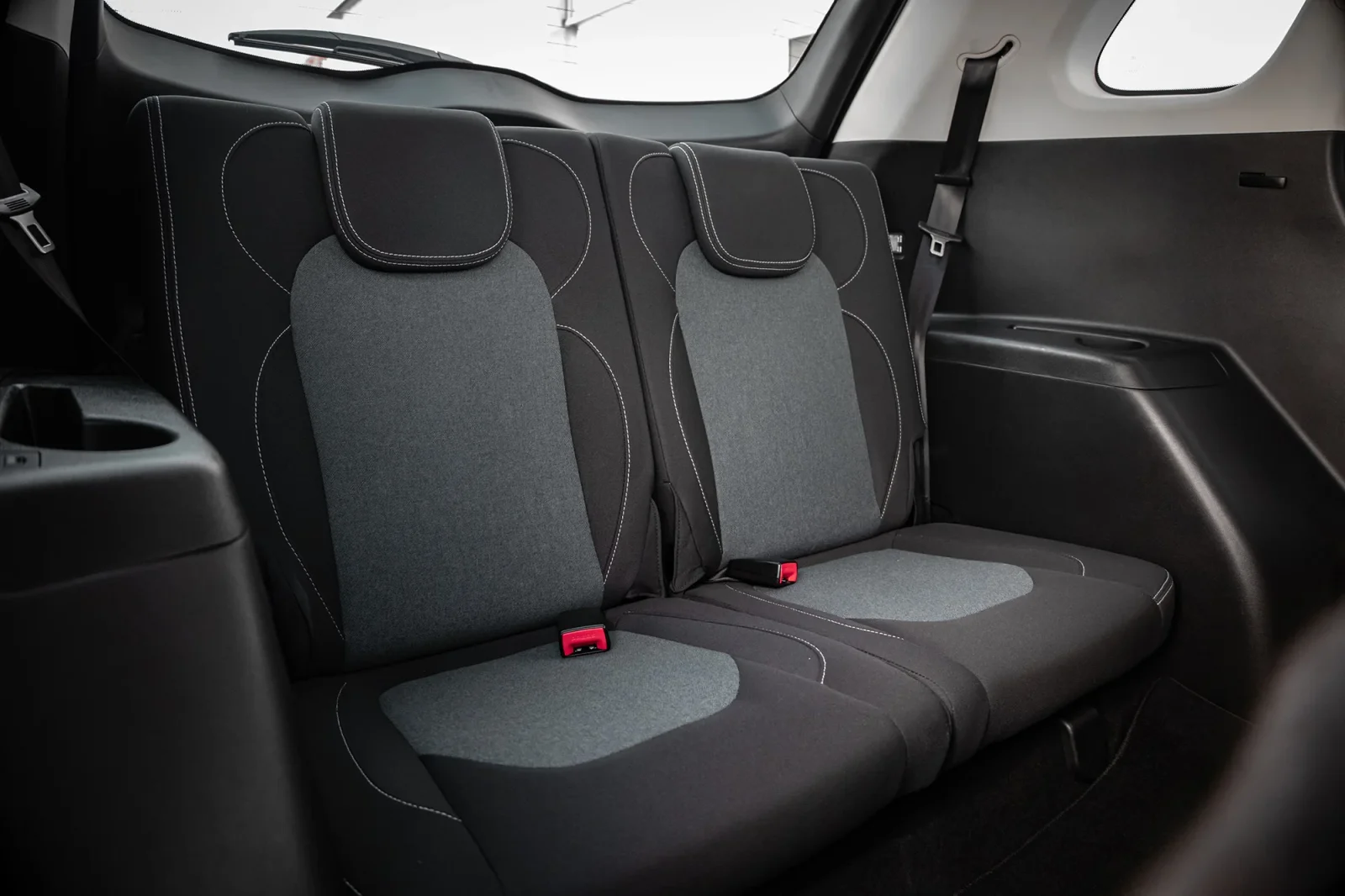 Kiralık Chevrolet Captiva  Siyah 2023 içinde Abu Dhabi - 15 