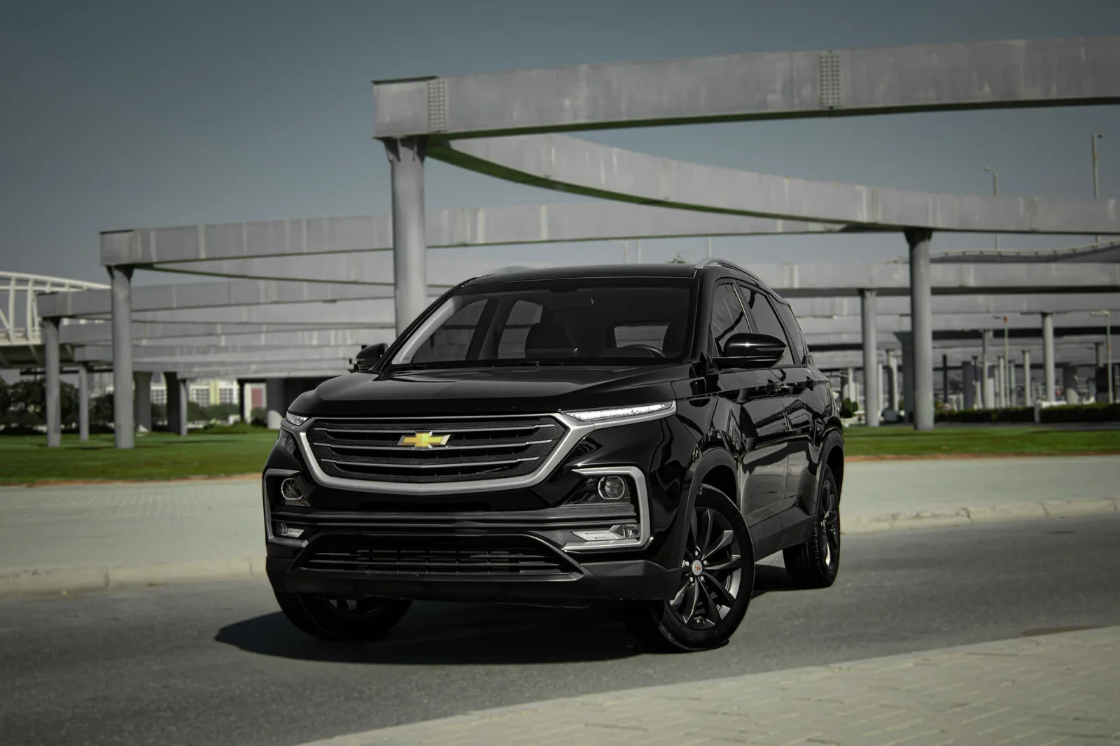 Kiralık Chevrolet Captiva  Siyah 2023 içinde Abu Dhabi - 2 