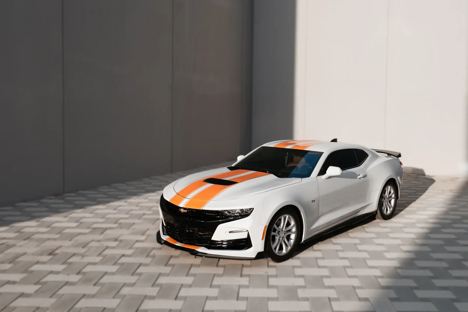 Kiralık Chevrolet Camaro  Beyaz 2022 içinde Abu Dhabi - 2 