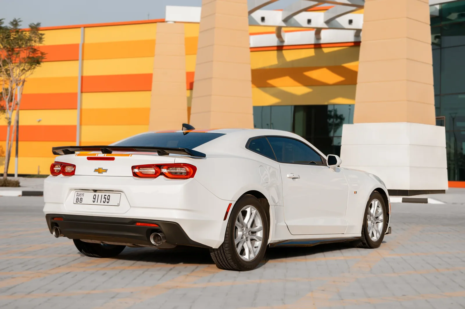 Kiralık Chevrolet Camaro  Beyaz 2022 içinde Abu Dhabi - 14 