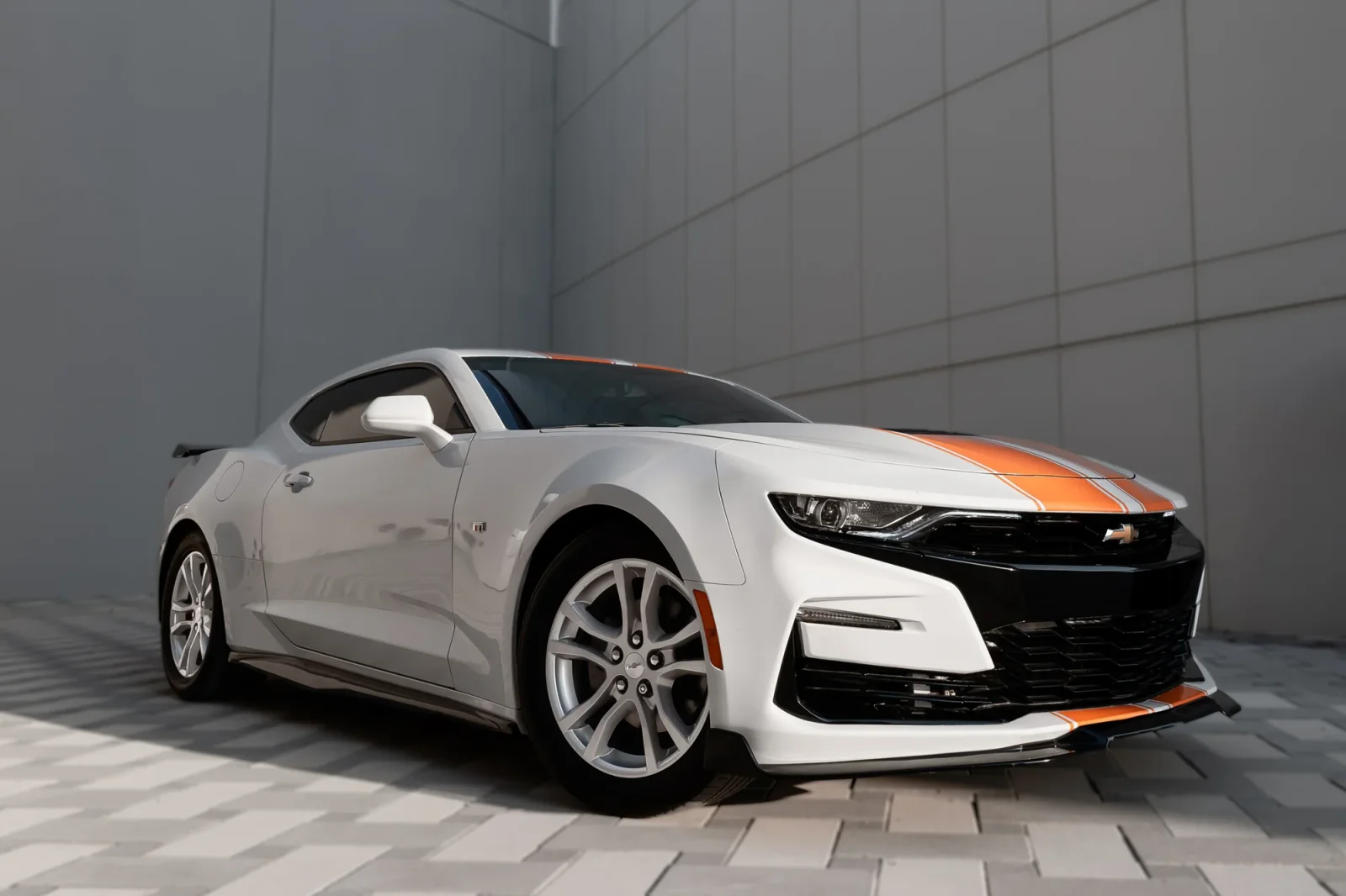Kiralık Chevrolet Camaro  Beyaz 2022 içinde Abu Dhabi - 9 