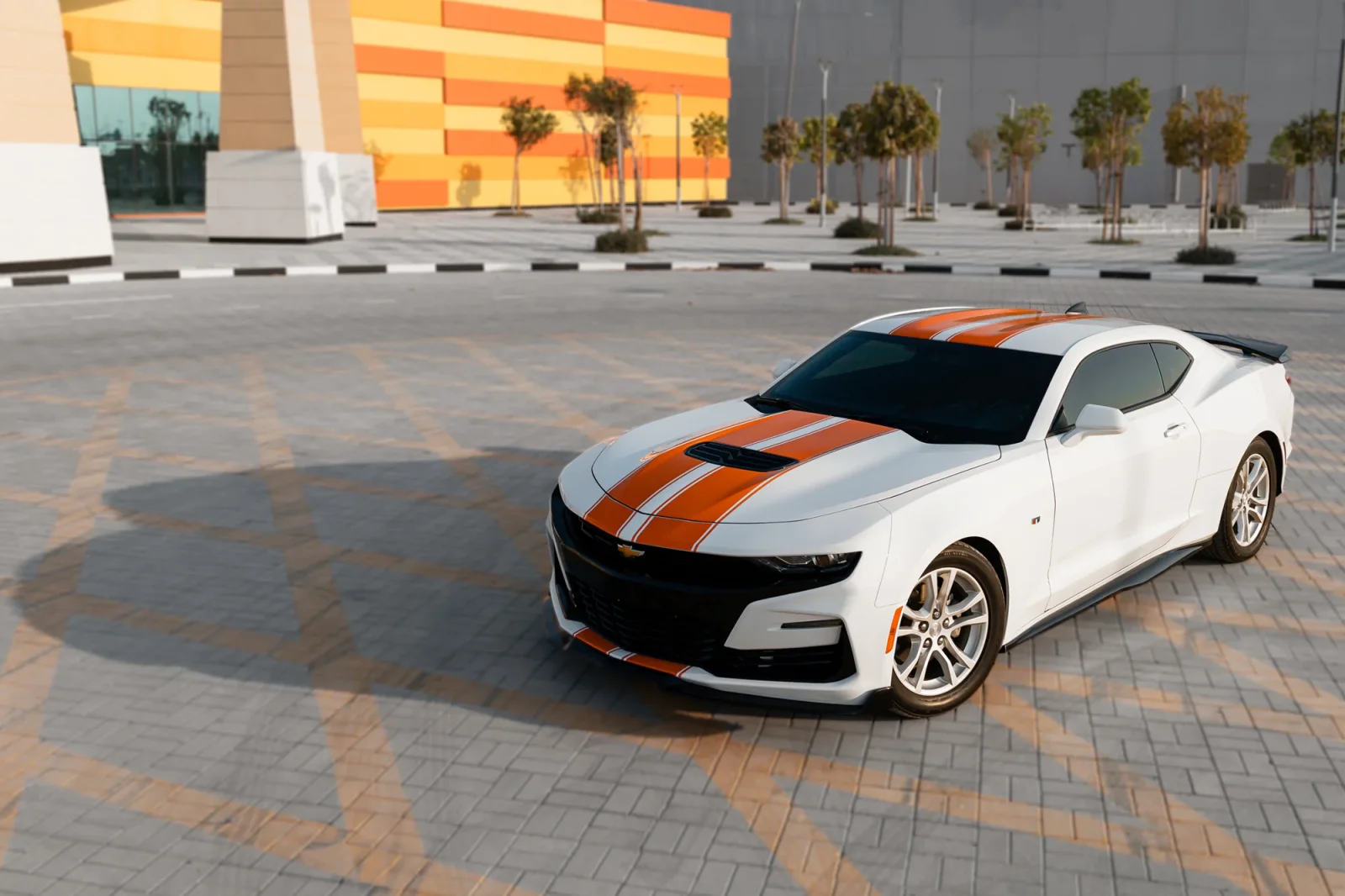 Kiralık Chevrolet Camaro  Beyaz 2022 içinde Abu Dhabi - 10 