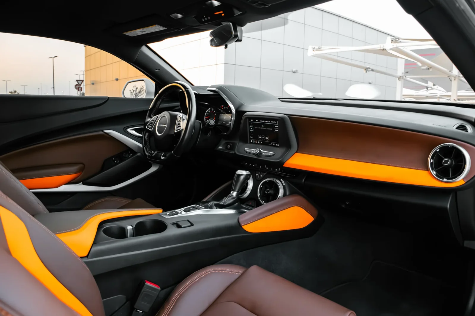 Kiralık Chevrolet Camaro  Beyaz 2022 içinde Abu Dhabi - 6 