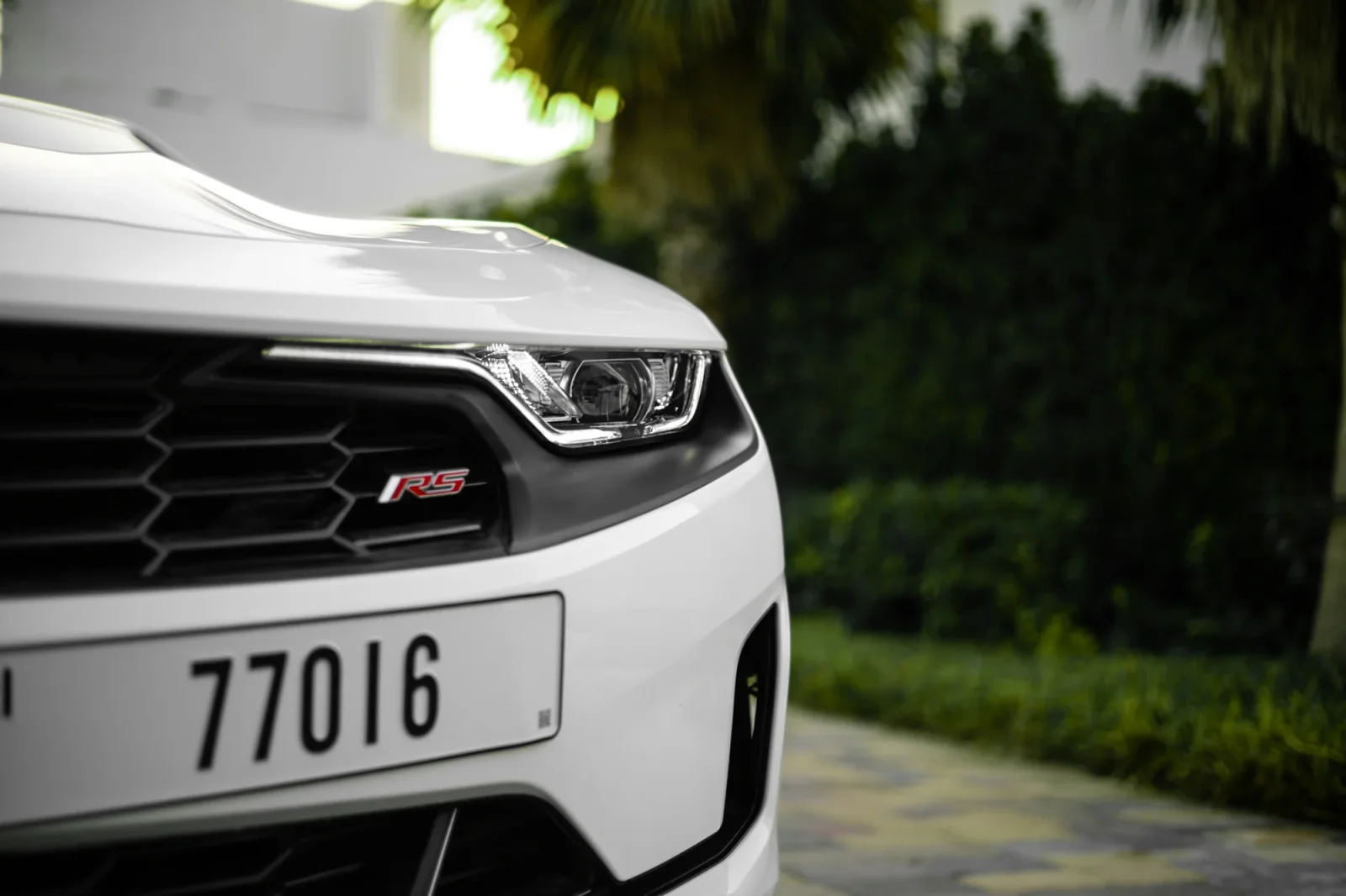 Kiralık Chevrolet Camaro RS Beyaz 2023 içinde Abu Dhabi - 15 