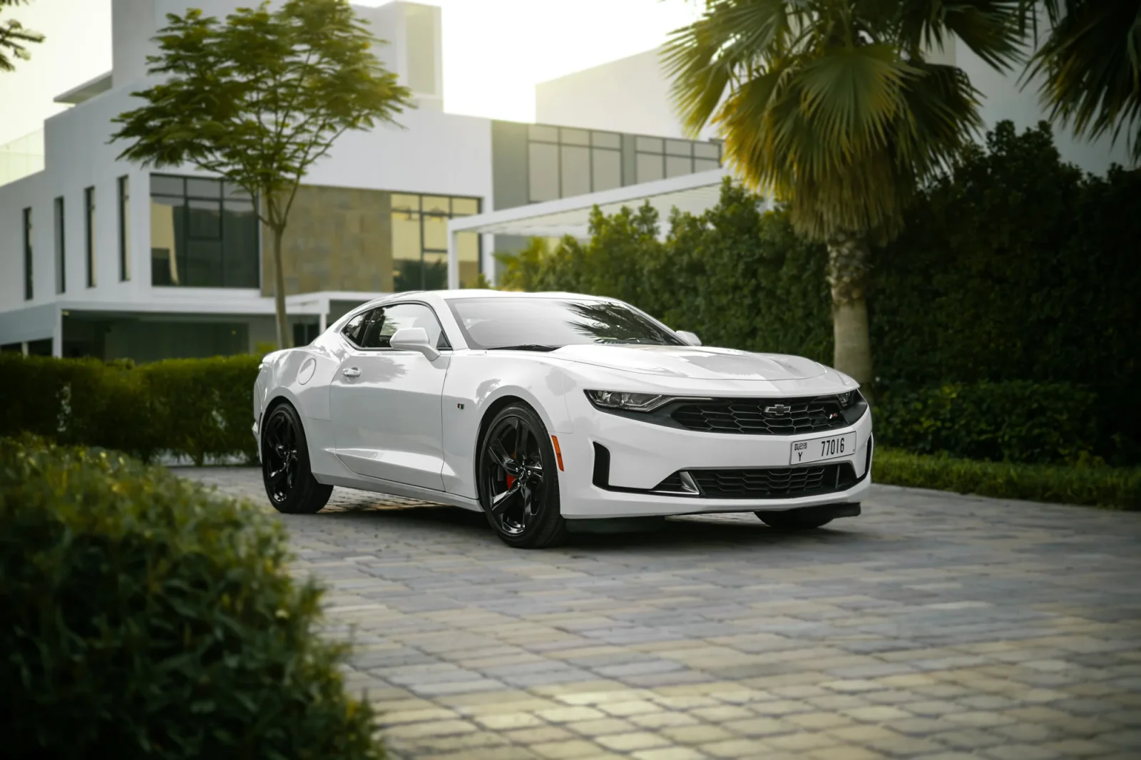 Kiralık Chevrolet Camaro RS Beyaz 2023 içinde Abu Dhabi