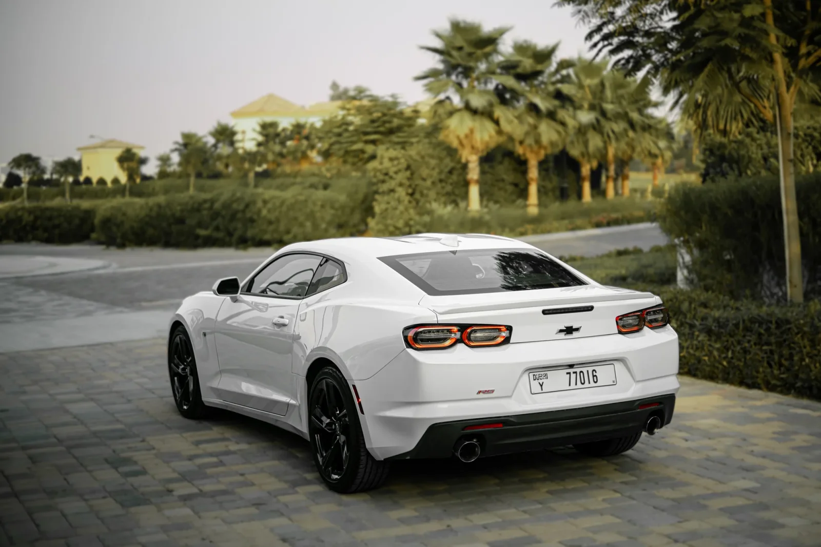Kiralık Chevrolet Camaro RS Beyaz 2023 içinde Abu Dhabi - 9 