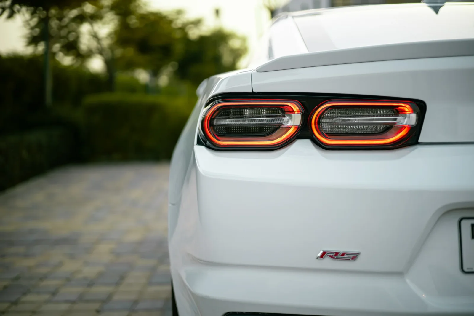 Kiralık Chevrolet Camaro RS Beyaz 2023 içinde Abu Dhabi - 13 