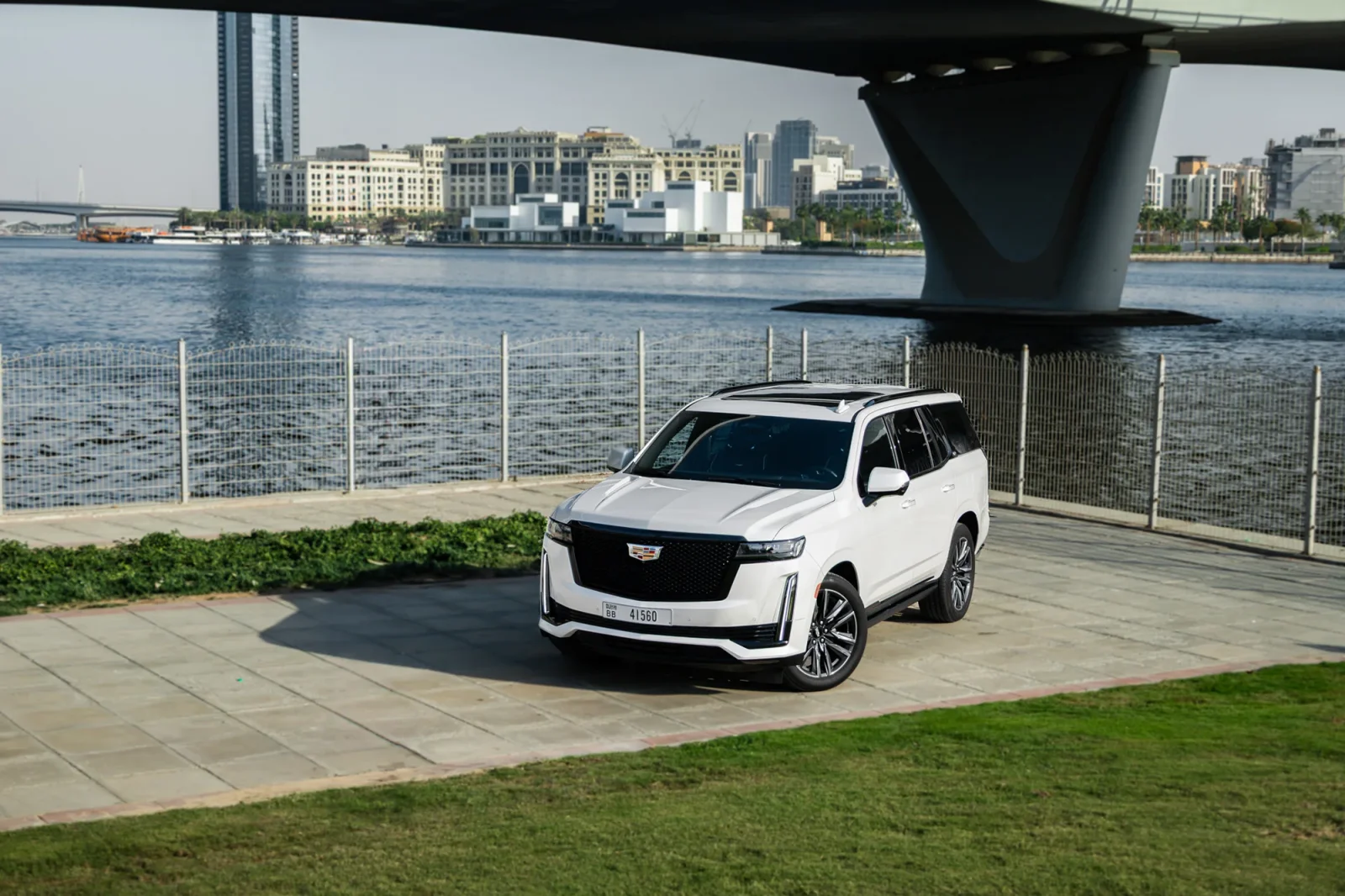 Alquiler Cadillac Escalade  Blanco 2025 en Abu Dabi