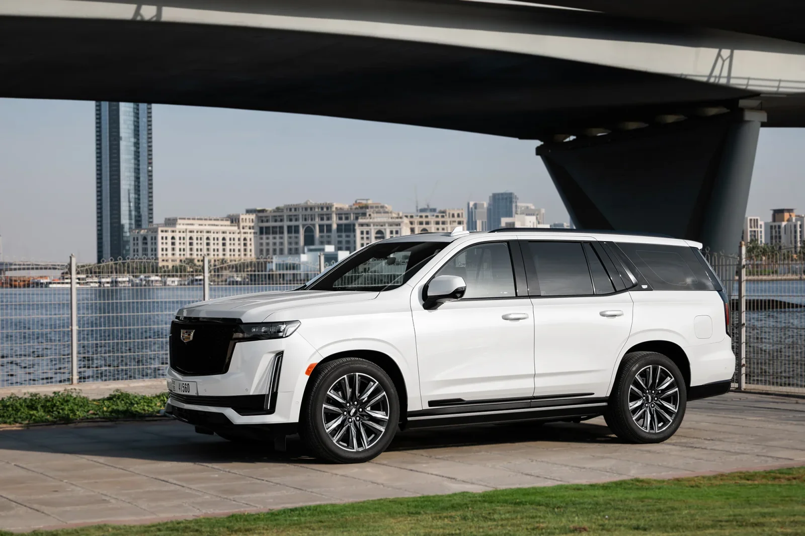 Alquiler Cadillac Escalade  Blanco 2025 en Abu Dabi - 13 