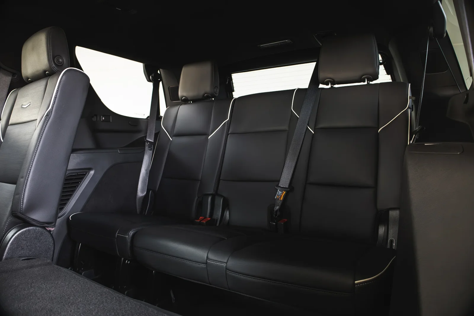 Alquiler Cadillac Escalade  Blanco 2025 en Abu Dabi - 9 