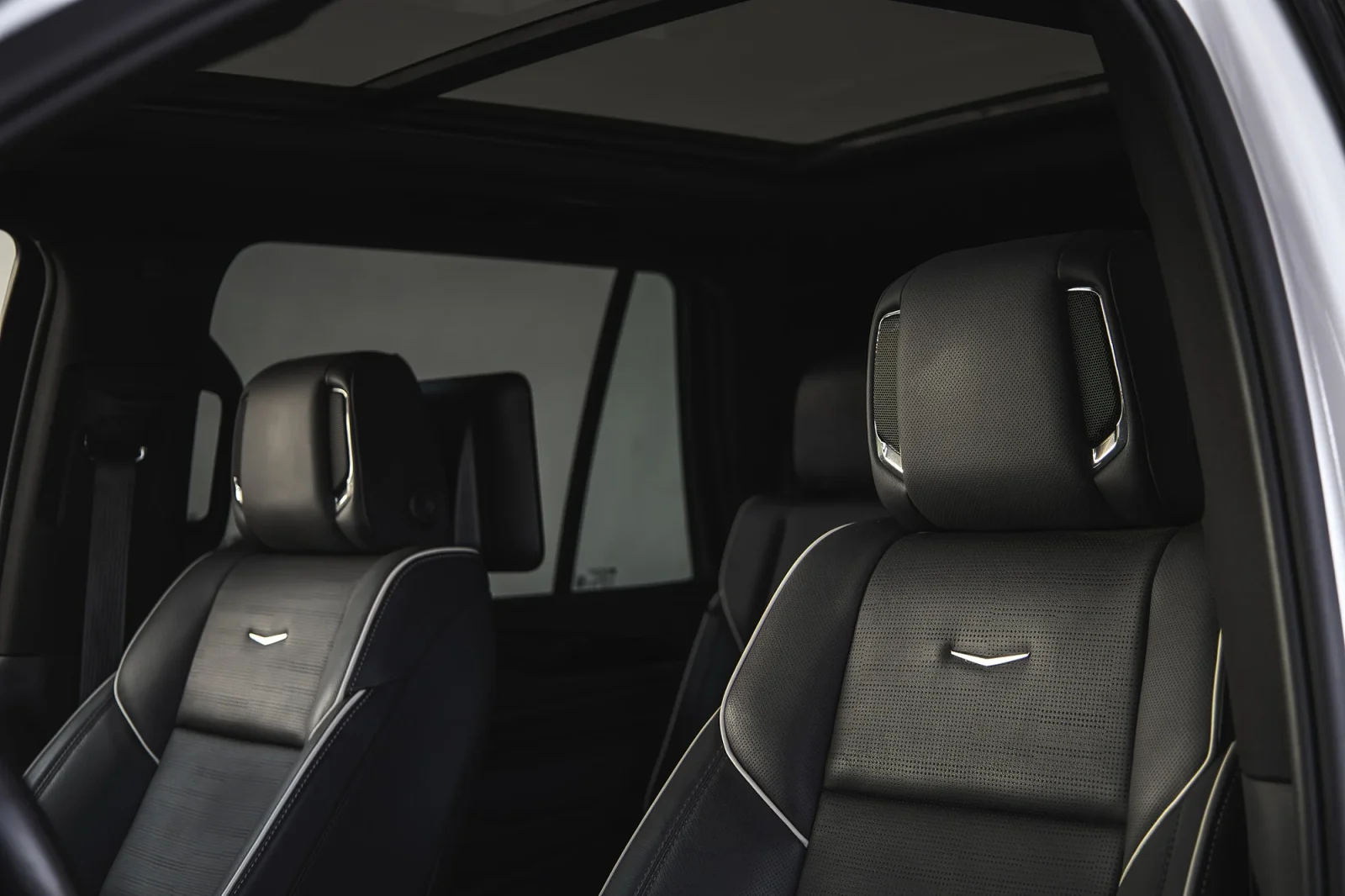 Alquiler Cadillac Escalade  Blanco 2025 en Abu Dabi - 6 