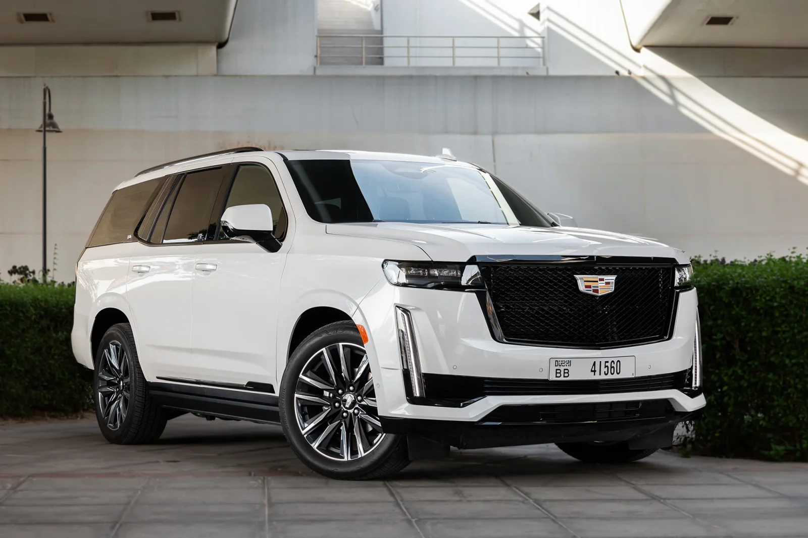 Alquiler Cadillac Escalade  Blanco 2025 en Abu Dabi - 2 