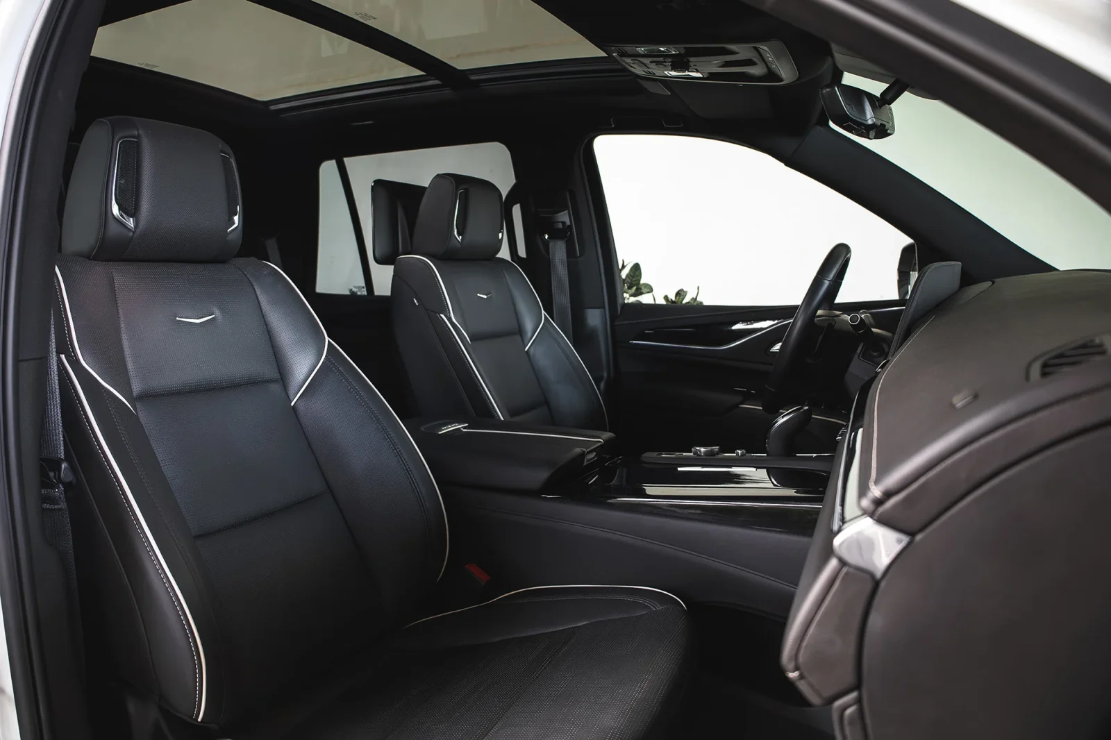 Alquiler Cadillac Escalade  Blanco 2025 en Abu Dabi - 10 