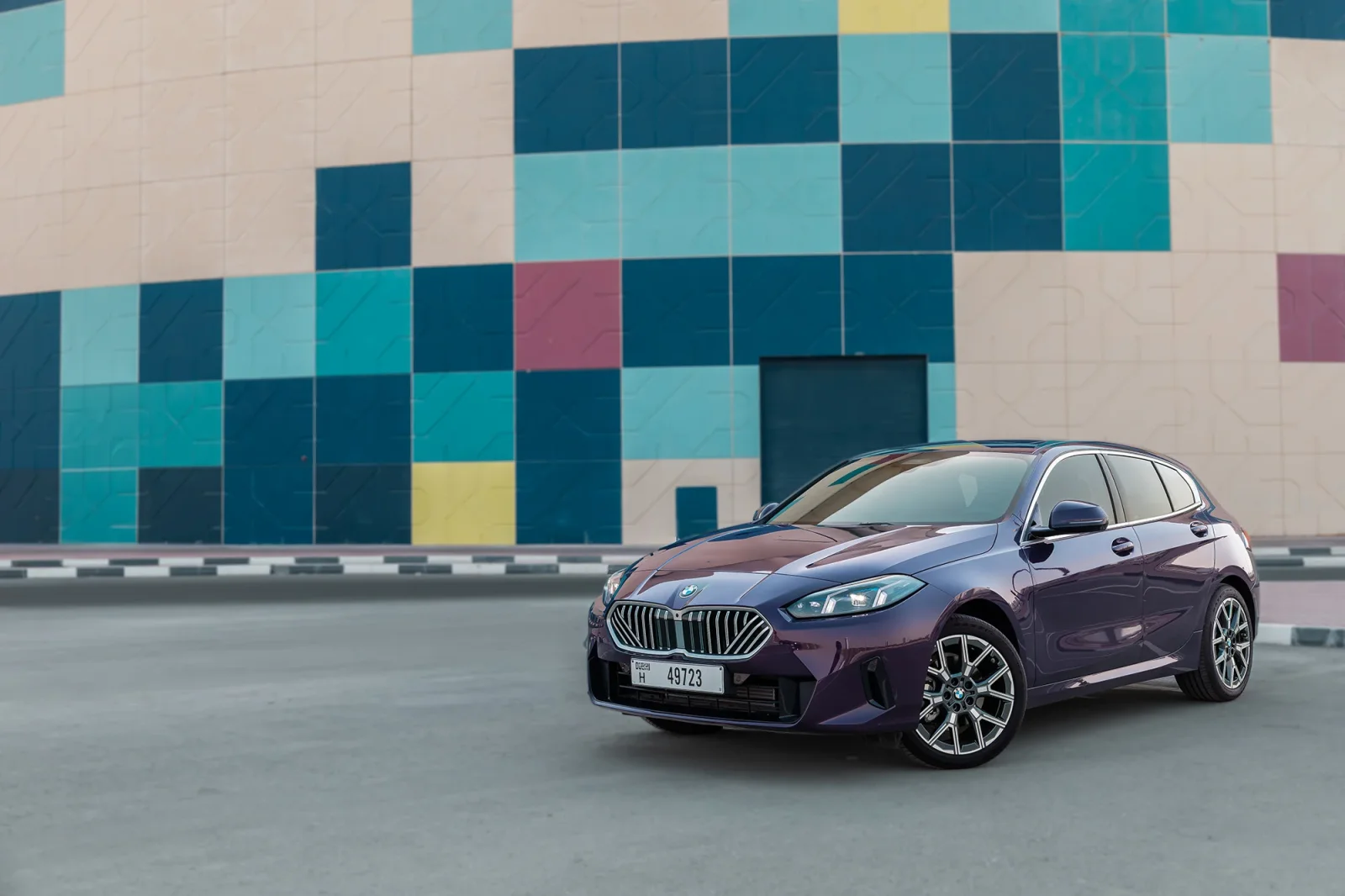 Kiralık BMW 1-Series 118i Mor 2025 içinde Abu Dhabi