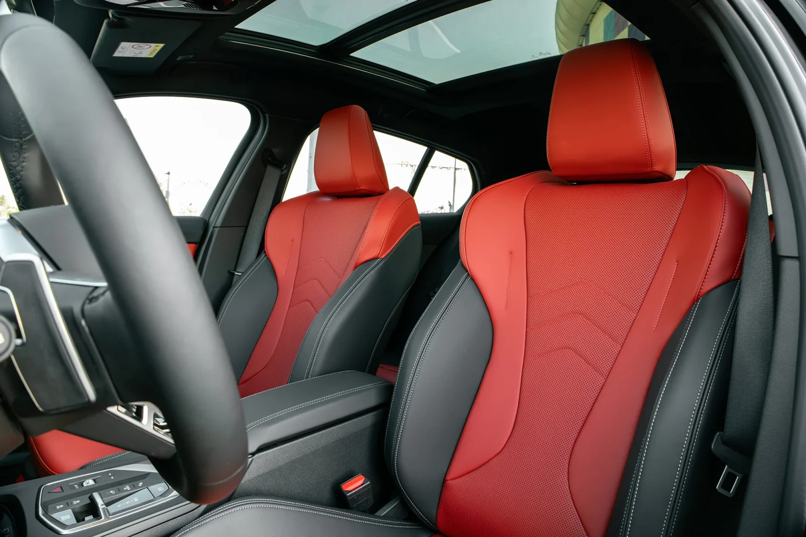 Kiralık BMW 1-Series 118i Mor 2025 içinde Abu Dhabi - 3 