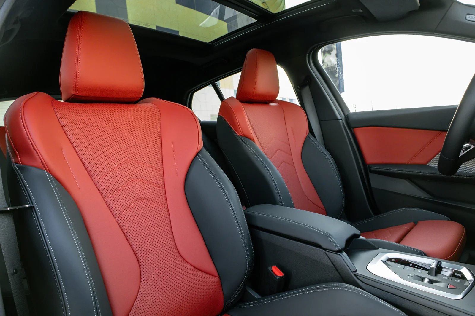 Kiralık BMW 1-Series 118i Mor 2025 içinde Abu Dhabi - 6 