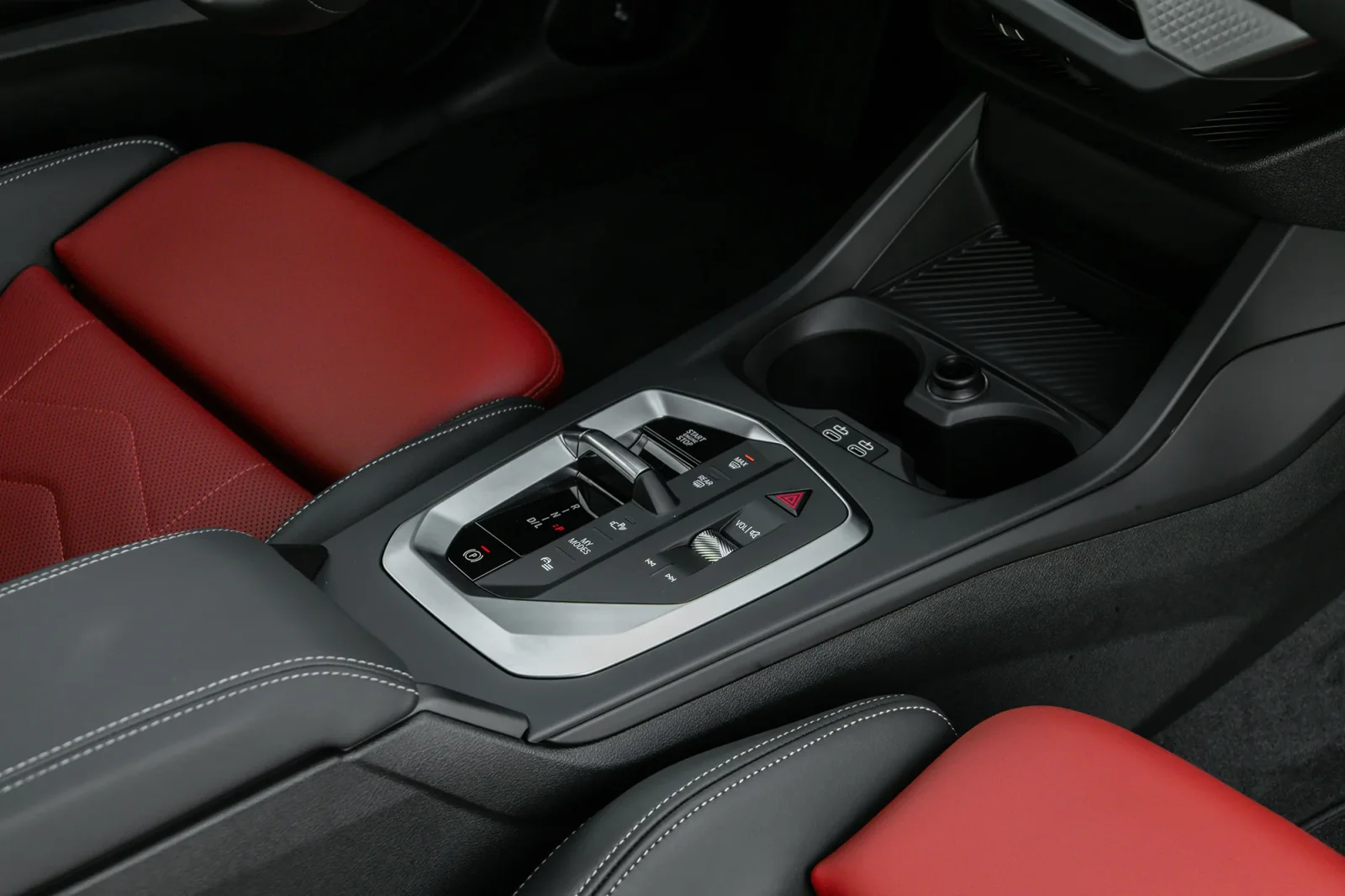 Alquiler BMW 2-Series 218i Violeta 2025 en Abu Dabi - 5 