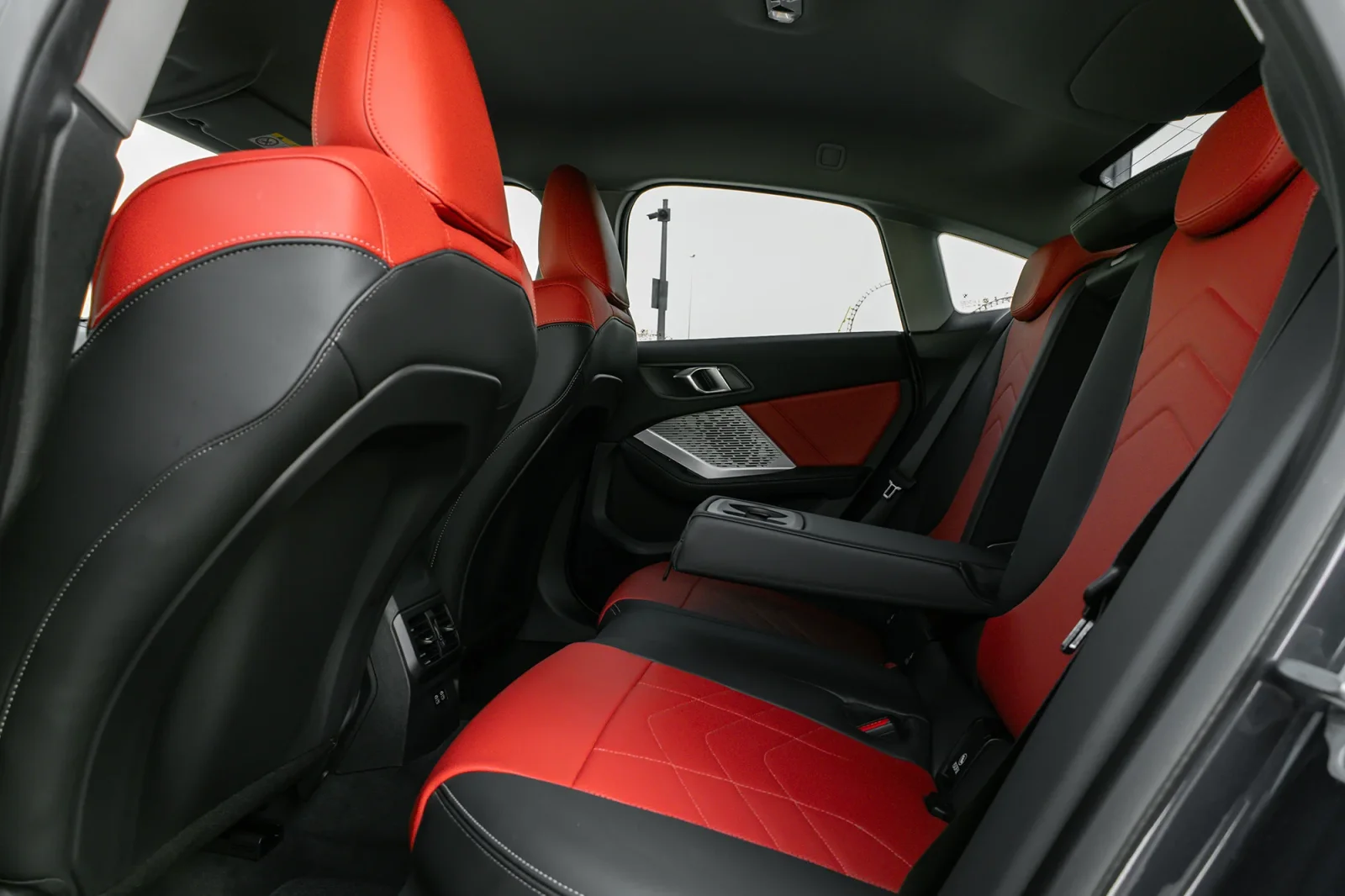 Alquiler BMW 2-Series 218i Violeta 2025 en Abu Dabi - 7 