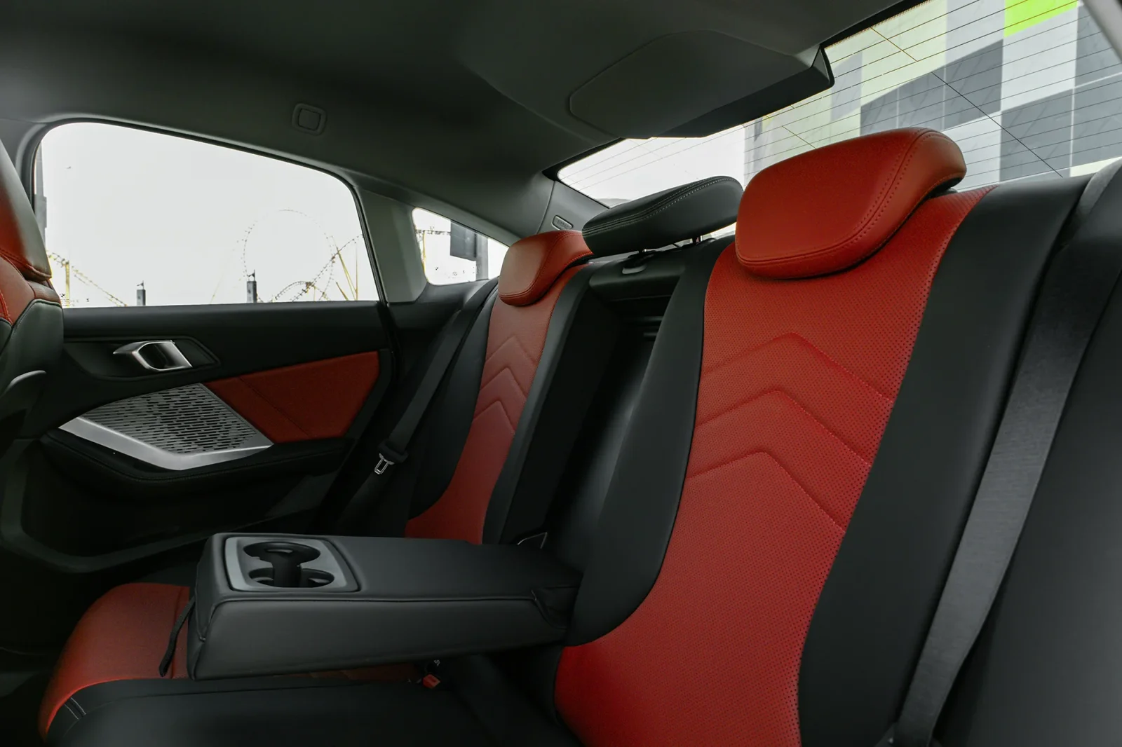 Alquiler BMW 2-Series 218i Violeta 2025 en Abu Dabi - 8 