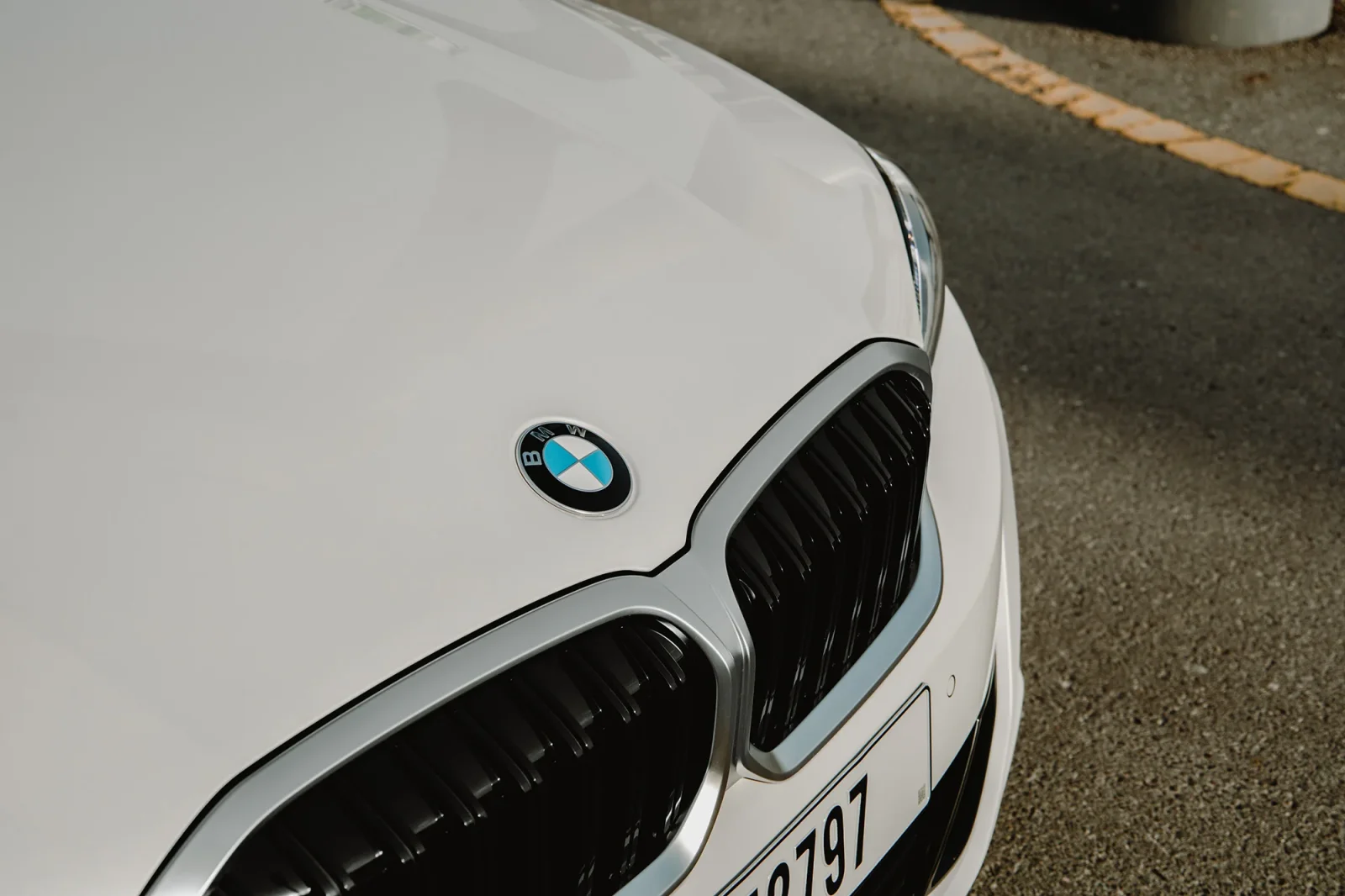 Kiralık BMW 3-Series 318i Beyaz 2025 içinde Abu Dhabi - 15 