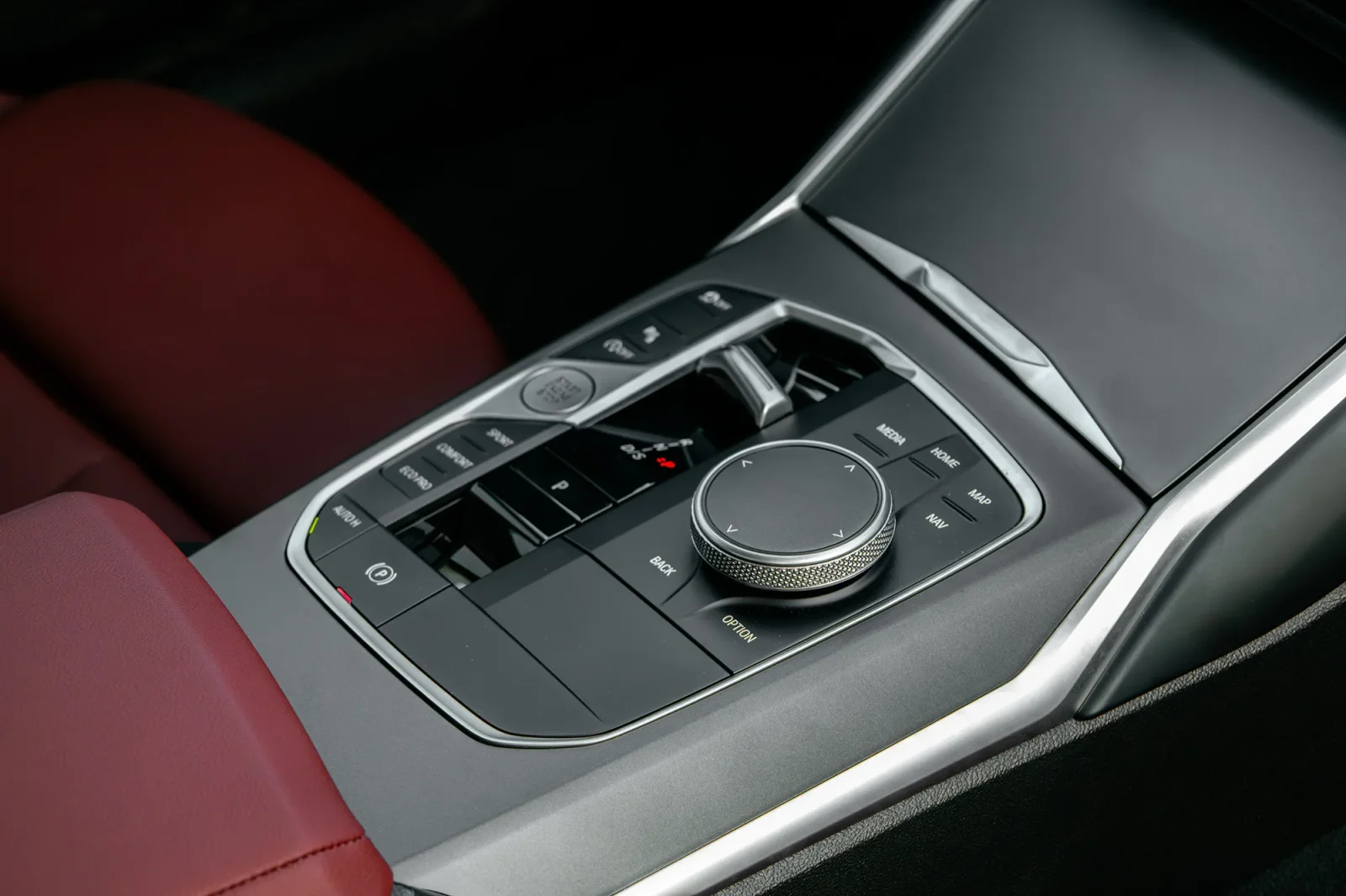 Kiralık BMW 3-Series 318i Beyaz 2025 içinde Abu Dhabi - 7 