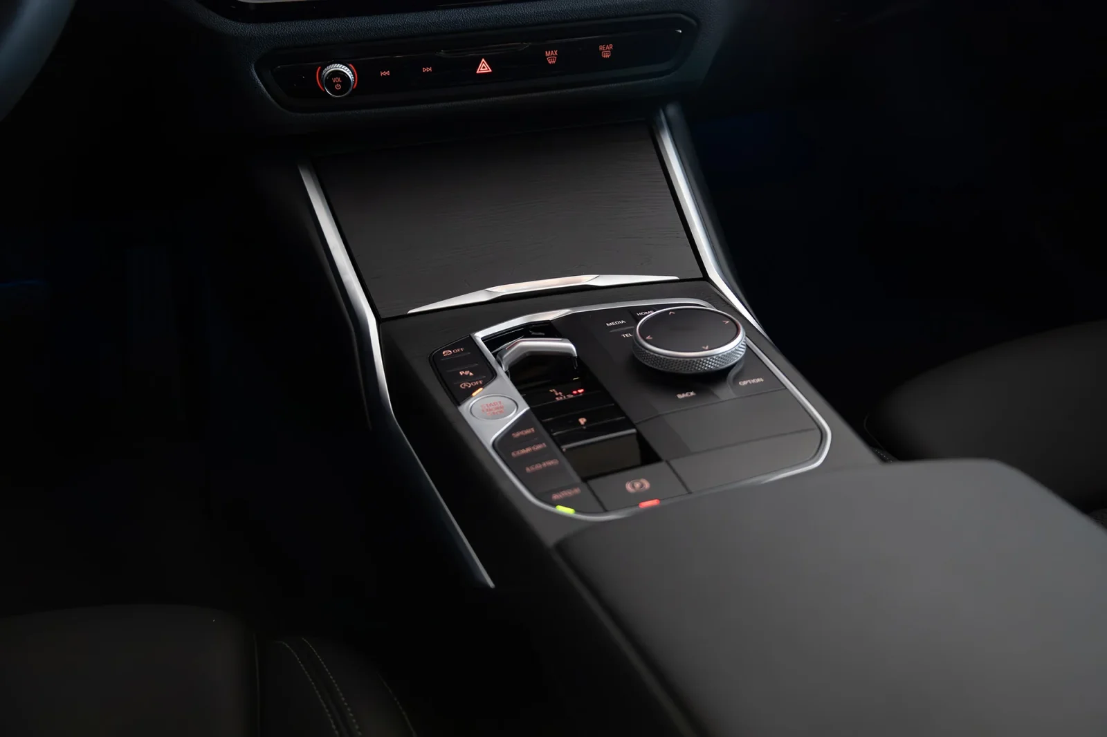 Kiralık BMW 3-Series 330 New Gen Gri 2024 içinde Abu Dhabi - 7 