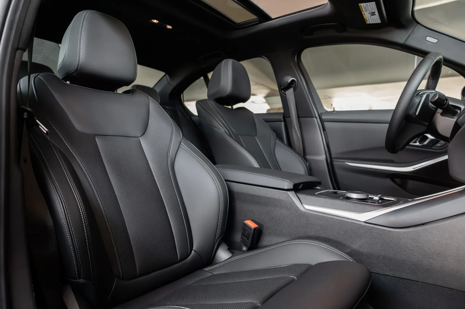 Kiralık BMW 3-Series 330 New Gen Gri 2024 içinde Abu Dhabi - 6 