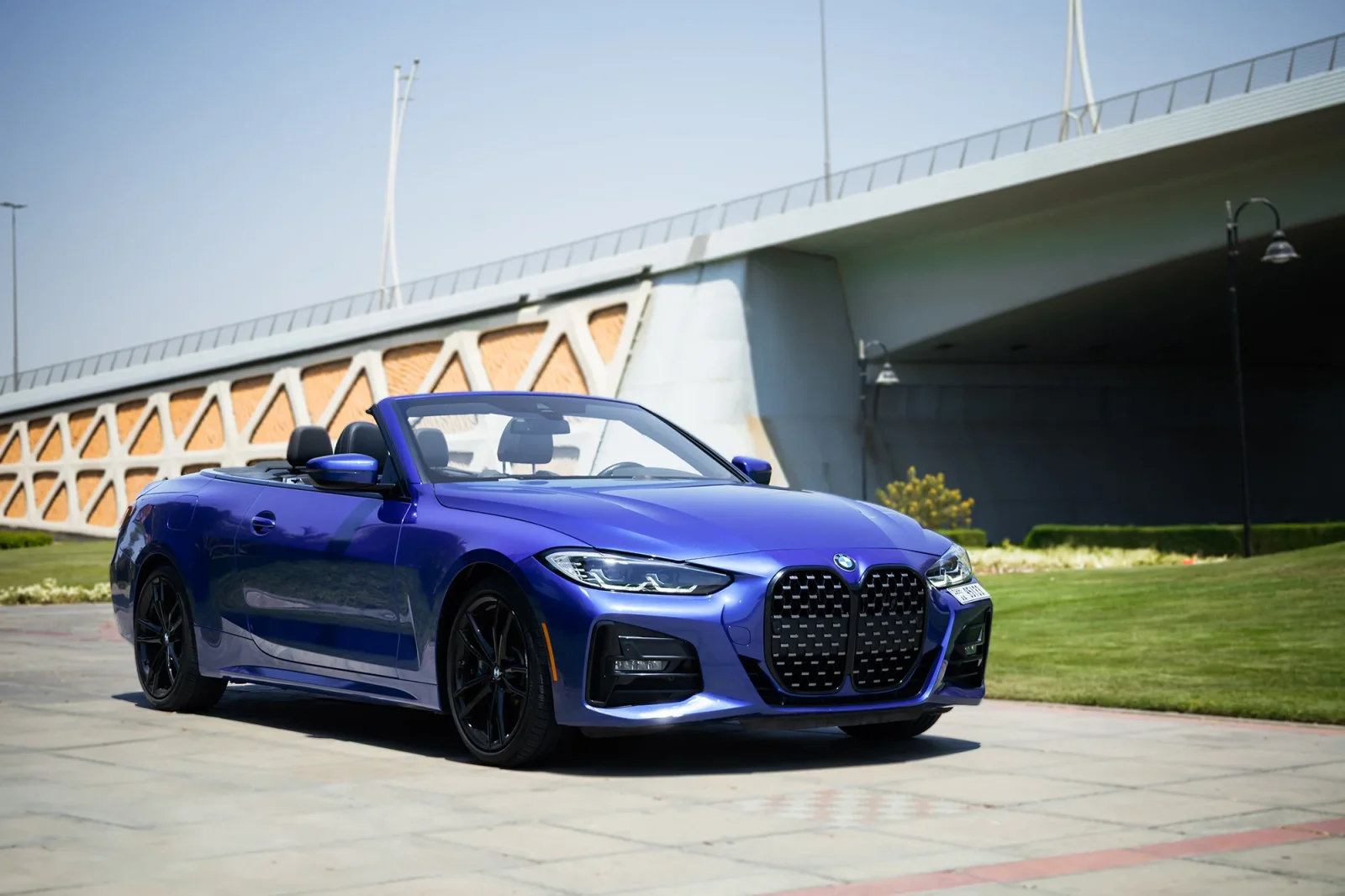 Miete BMW 4-Series 430i Blau 2023 in der Abu Dhabi - 9 