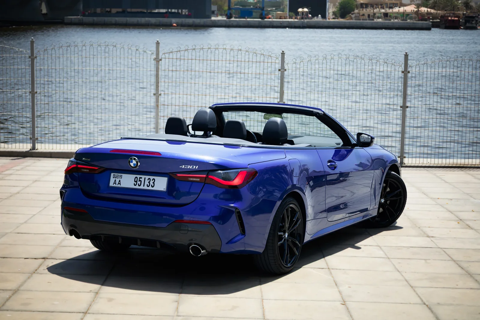 Miete BMW 4-Series 430i Blau 2023 in der Abu Dhabi - 13 
