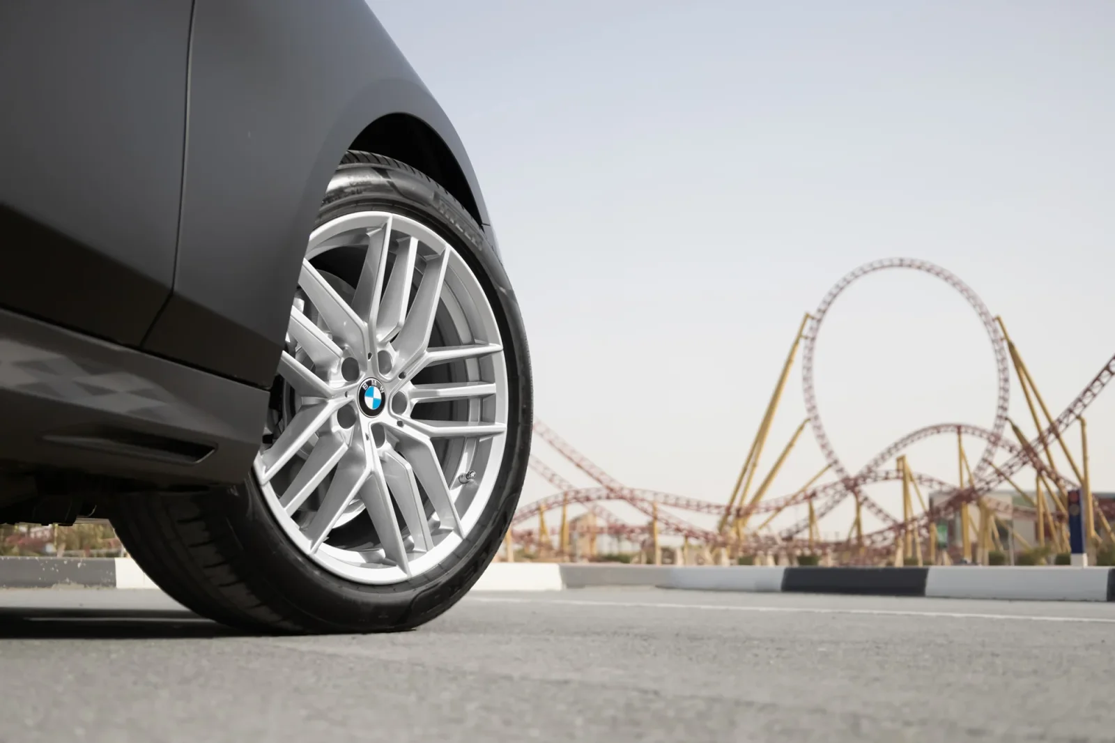 Kiralık BMW 5-Series 520 New Gen Siyah 2024 içinde Abu Dhabi - 8 