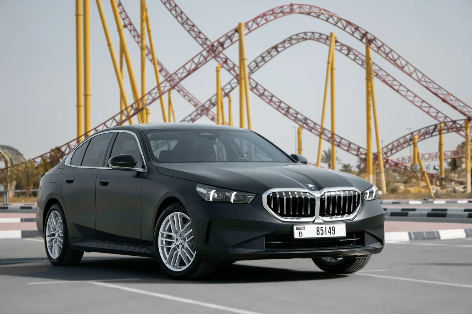 Kiralık BMW 5-Series 520 New Gen Siyah 2024 içinde Abu Dhabi - 6 