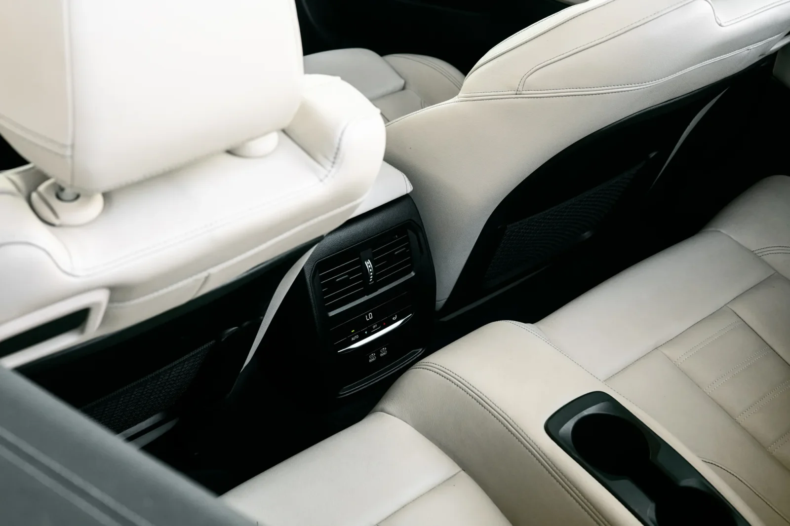 Rent BMW 4-Series M440 Blue 2021 in Abu Dhabi - 9 