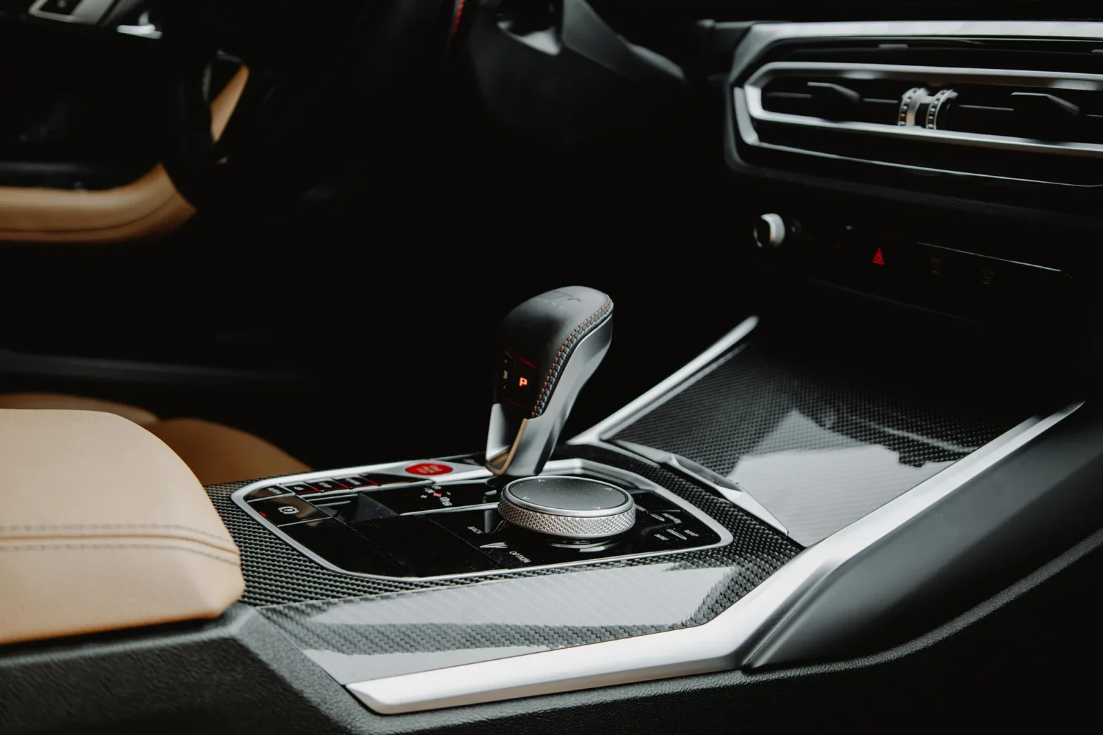 Loyer BMW M2  Gris 2023 en Abou Dabi - 4 