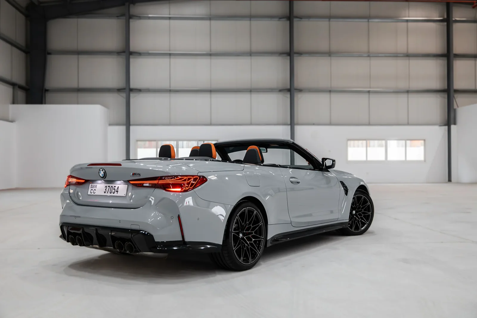 Alquiler BMW M4 Competition Gris 2025 en Abu Dabi - 7 