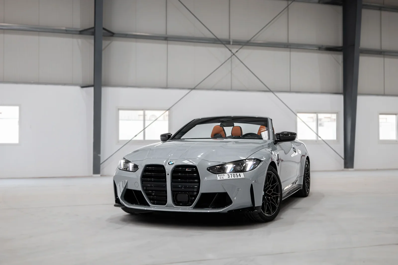 Alquiler BMW M4 Competition Gris 2025 en Abu Dabi - 3 