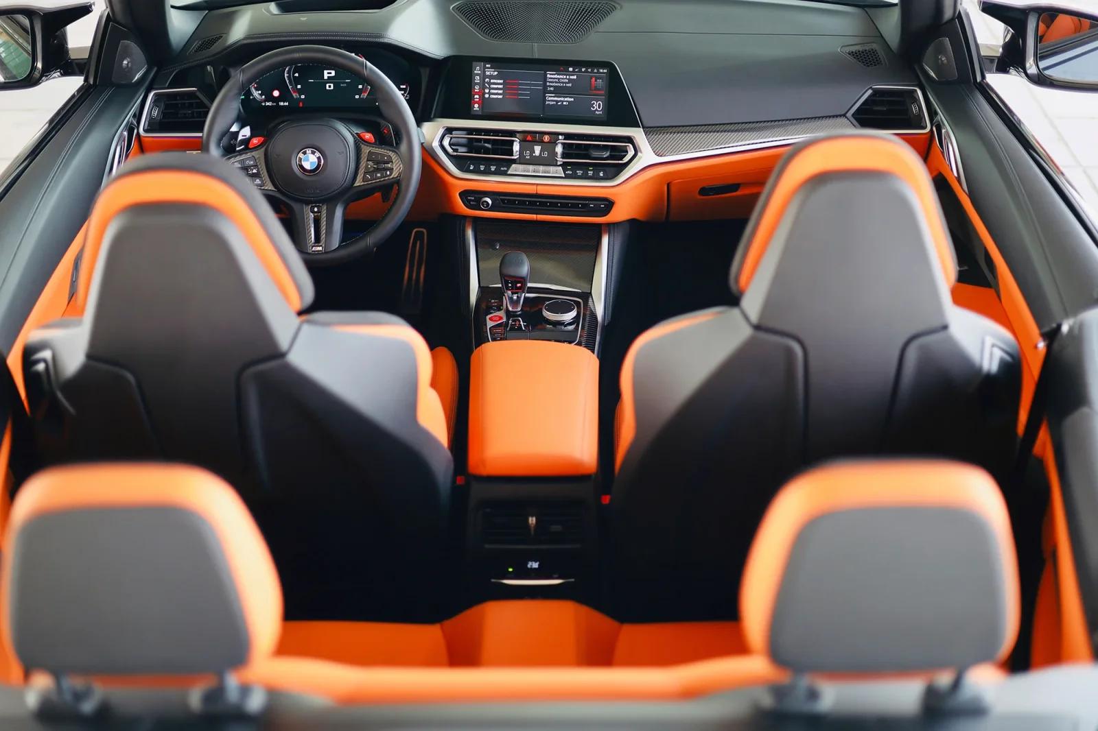 Аренда BMW M4 Competition Черный 2022 в Абу-Даби - 4 