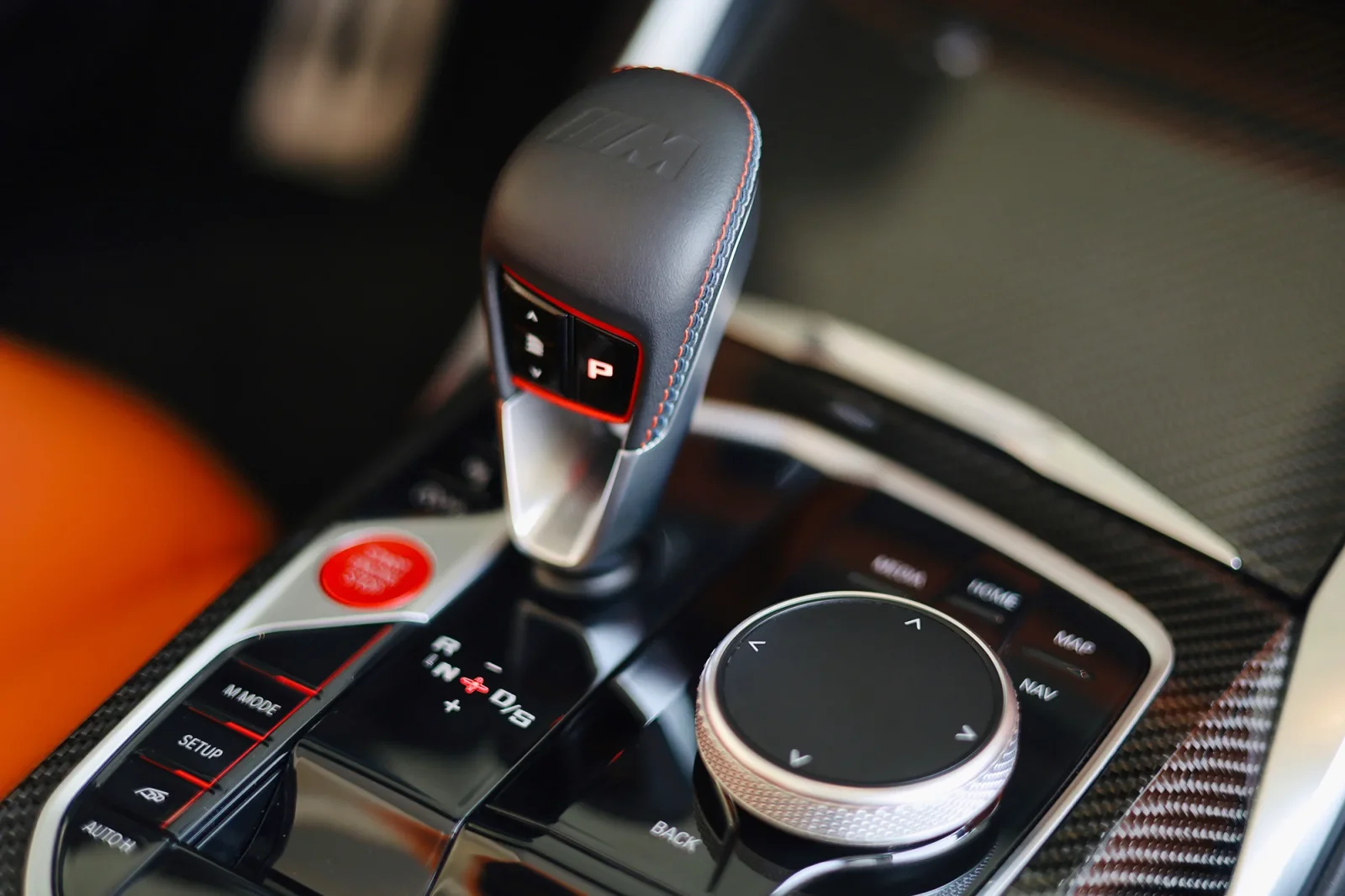 Аренда BMW M4 Competition Черный 2022 в Абу-Даби - 11 