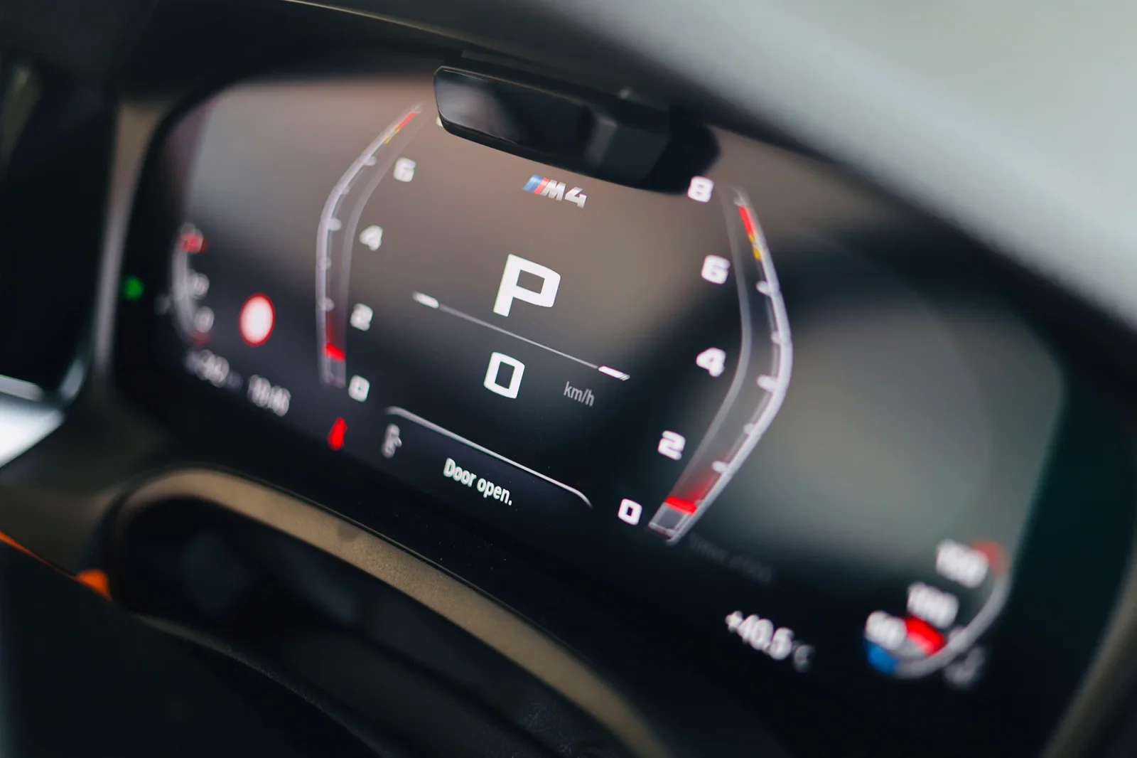 Аренда BMW M4 Competition Черный 2022 в Абу-Даби - 7 