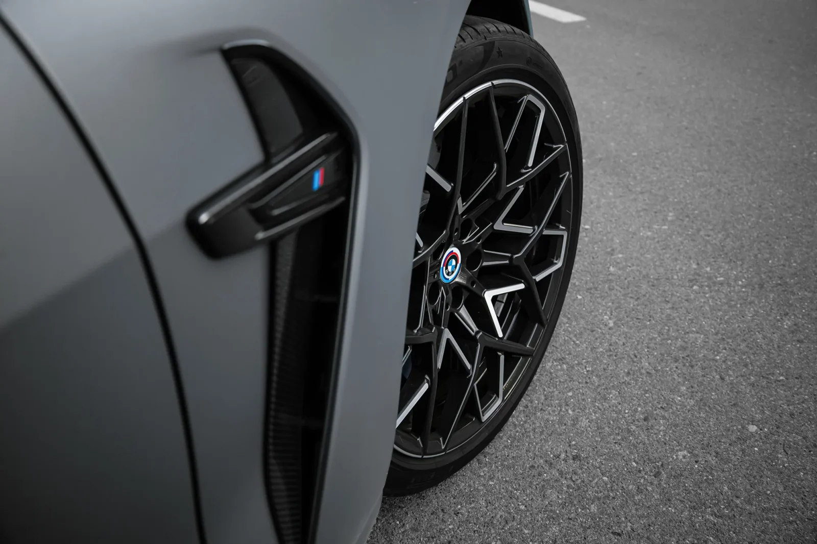 Аренда BMW M8 Competition Серый 2023 в Абу-Даби - 12 