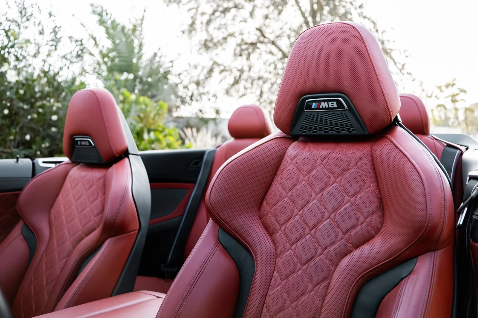 Kiralık BMW M8 Competition Kırmızı 2022 içinde Abu Dhabi - 8 