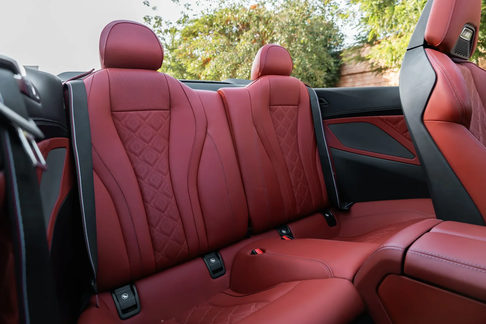 Kiralık BMW M8 Competition Kırmızı 2022 içinde Abu Dhabi - 7 