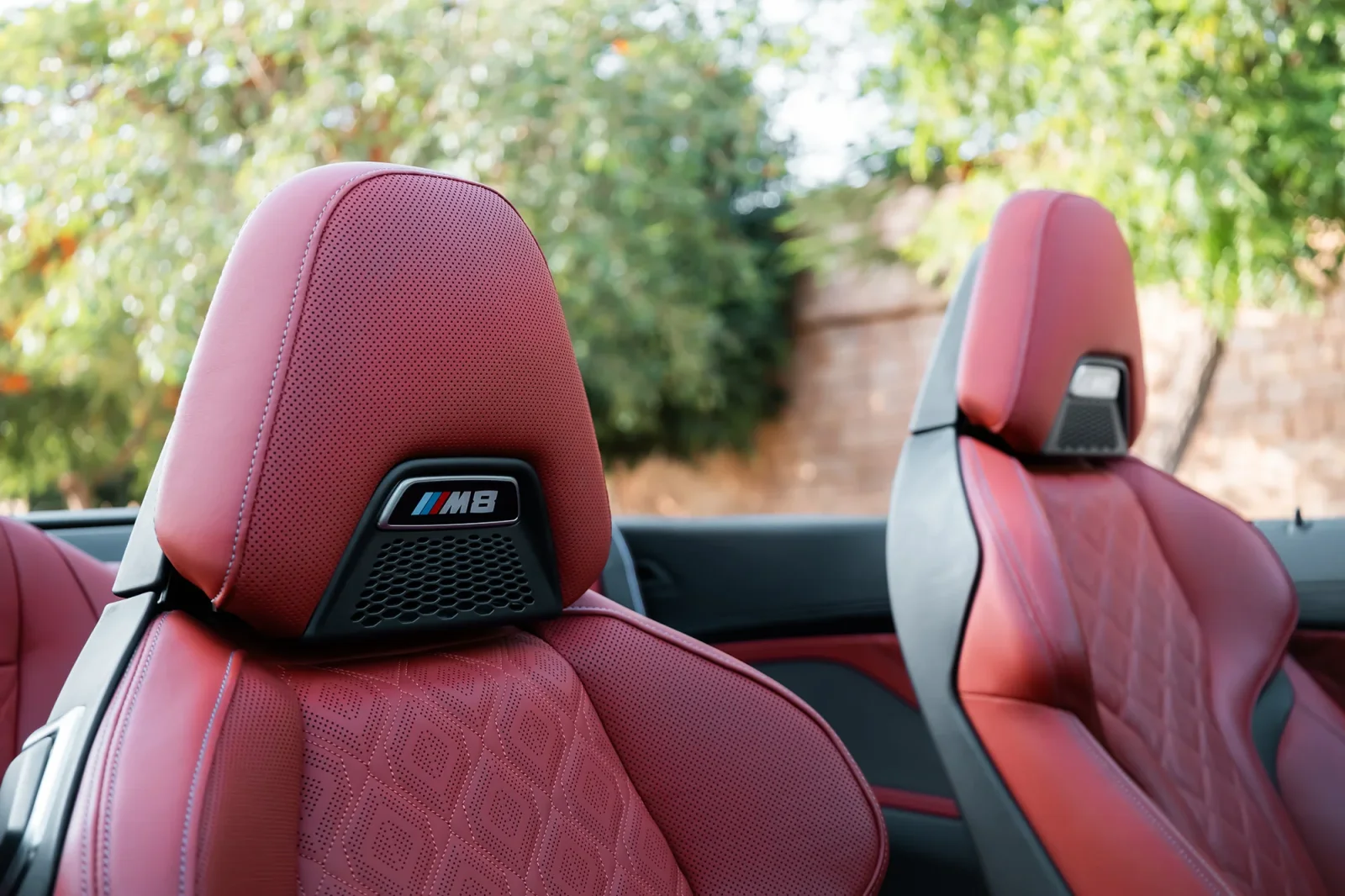 Kiralık BMW M8 Competition Kırmızı 2022 içinde Abu Dhabi - 9 