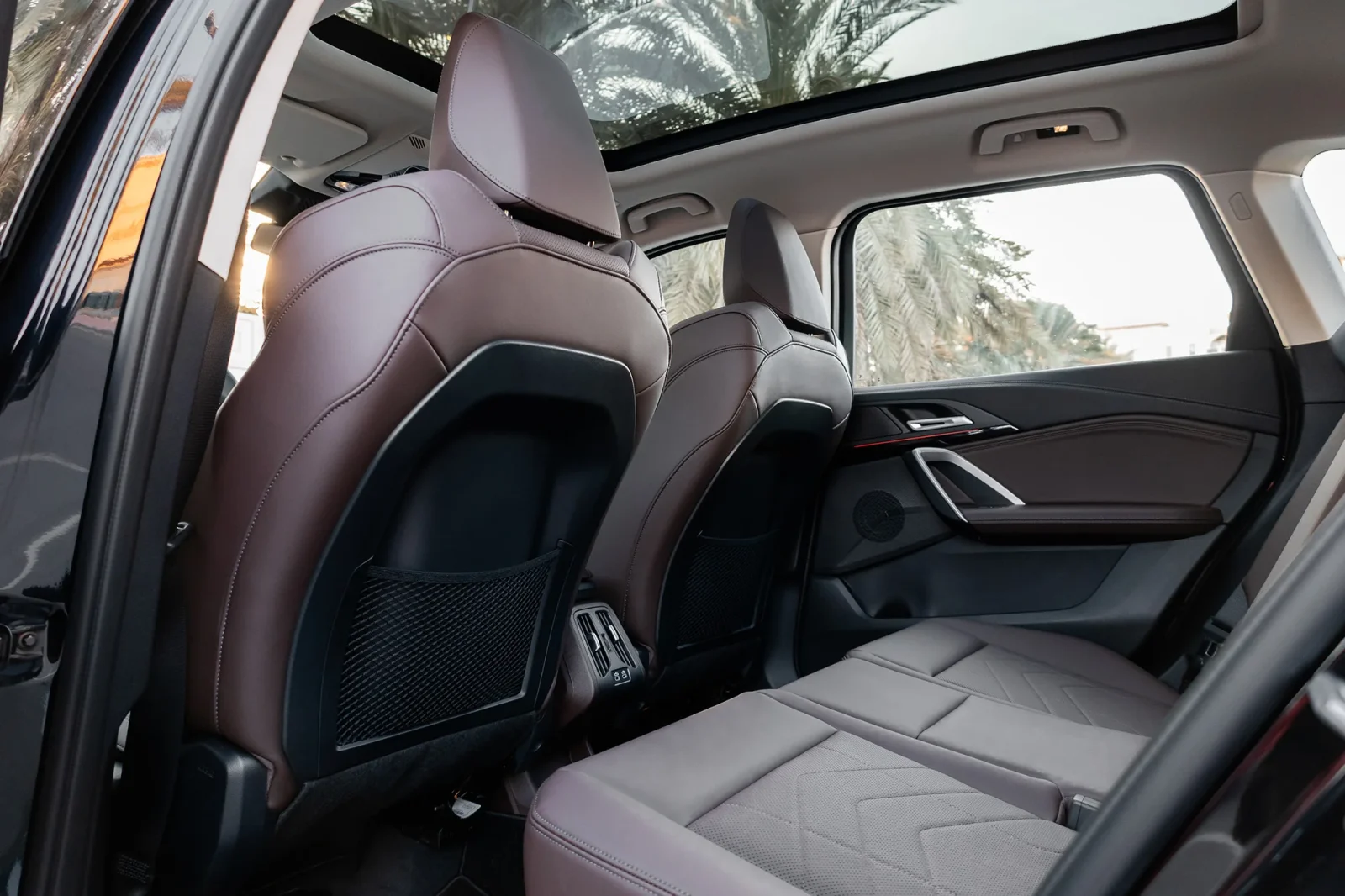 Alquiler BMW X1  Negro 2024 en Abu Dabi - 6 